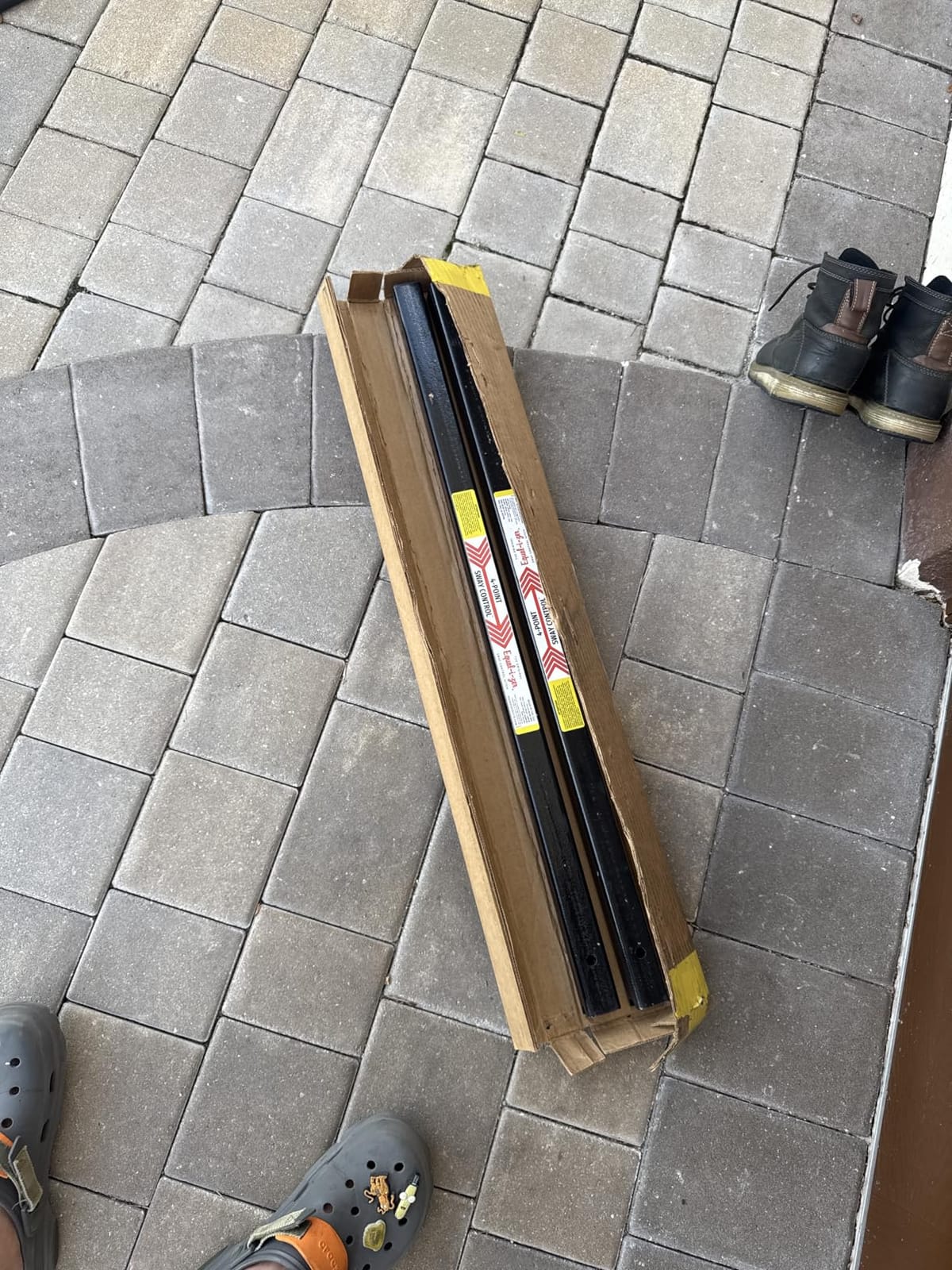 Equal-i-zer 4-point Sway Control Hitch, 90-00-1600, 16,000 Lbs Trailer Weight and 1,600 Lbs Tongue Weight Rating, Weight Distribution Kit Includes Standard Hitch Shank, Ball Not Included, Black customer photo 1