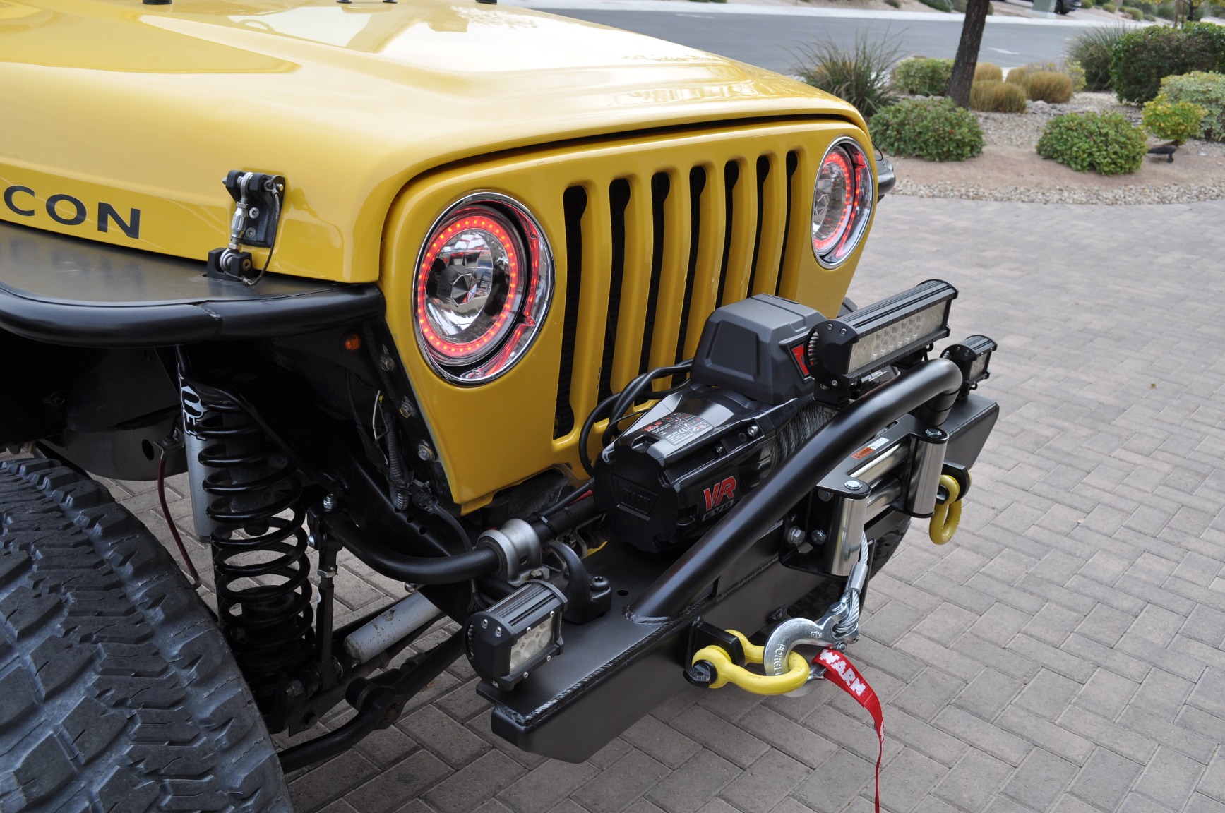 WARN VR EVO 8 Standard-Duty Electric Winch 12V DC 8,000 lb Line Pull - 90 ft Steel Cable with Roller Fairlead, IP68 Waterproof, Series-Wound Motor, for 2-door Jeeps and lighter SUVs customer photo 2