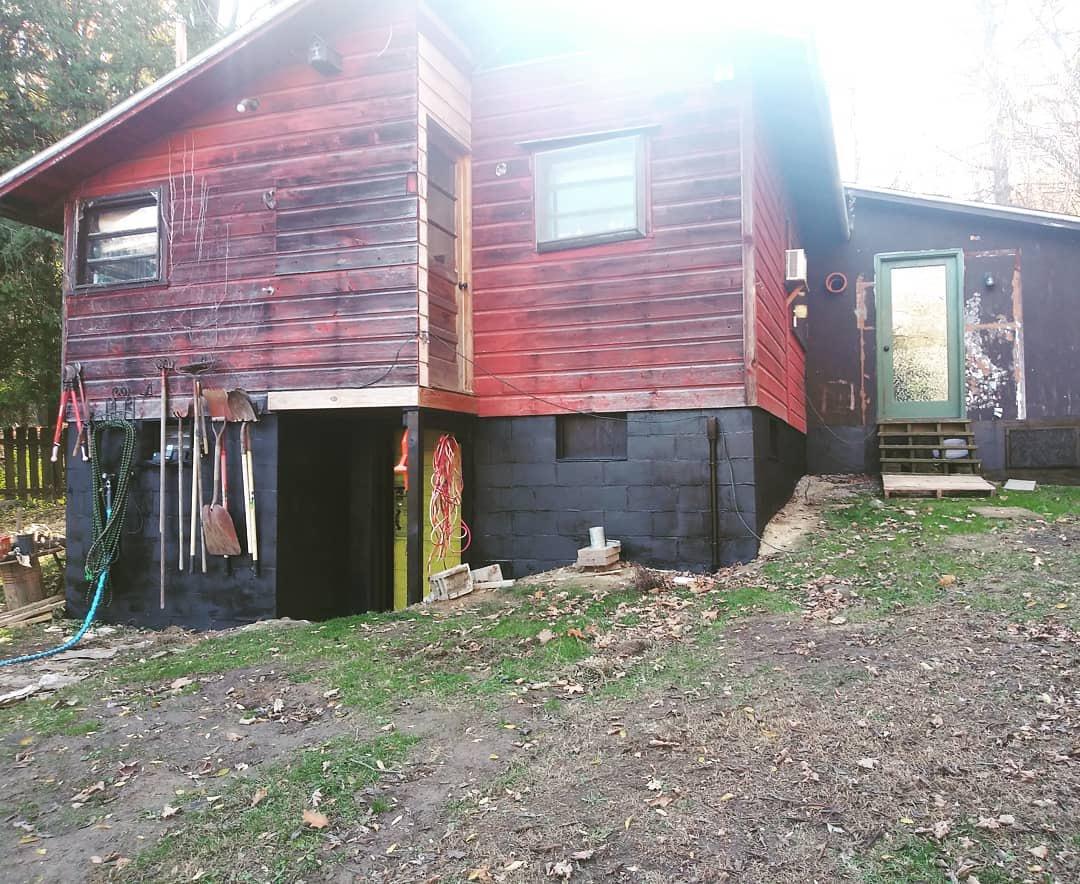 Jetcoat Farm Pride Acrylic Outdoor Fence and Barn Paint, Waterproof Exterior Paint for Wood Planks, Roofs, Concrete & More, 5 Gallon (Dries to a Semi-Gloss Black Finish) customer photo 1