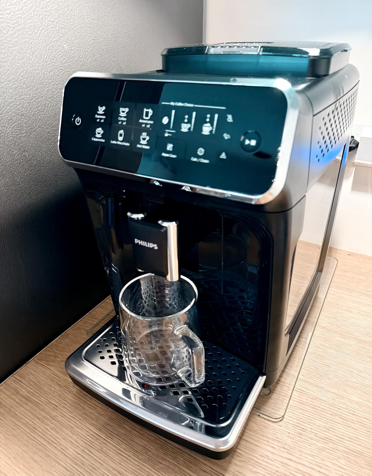 Philips 3200 Series Fully Automatic Espresso Machine, LatteGo Milk Frother (EP3241/54) - 5 Coffee Varieties, Ceramic Grinder, AquaClean Filter, Black customer photo 1