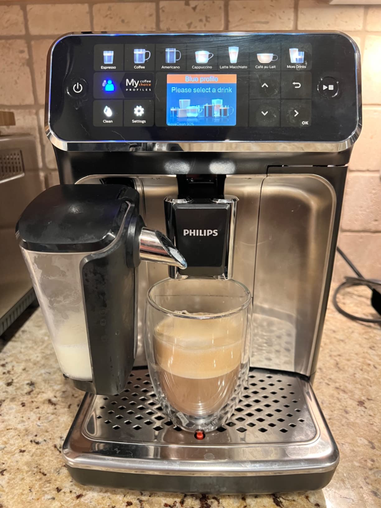 Philips 3200 Series Fully Automatic Espresso Machine, LatteGo Milk Frother (EP3241/54) - 5 Coffee Varieties, Ceramic Grinder, AquaClean Filter, Black customer photo 2