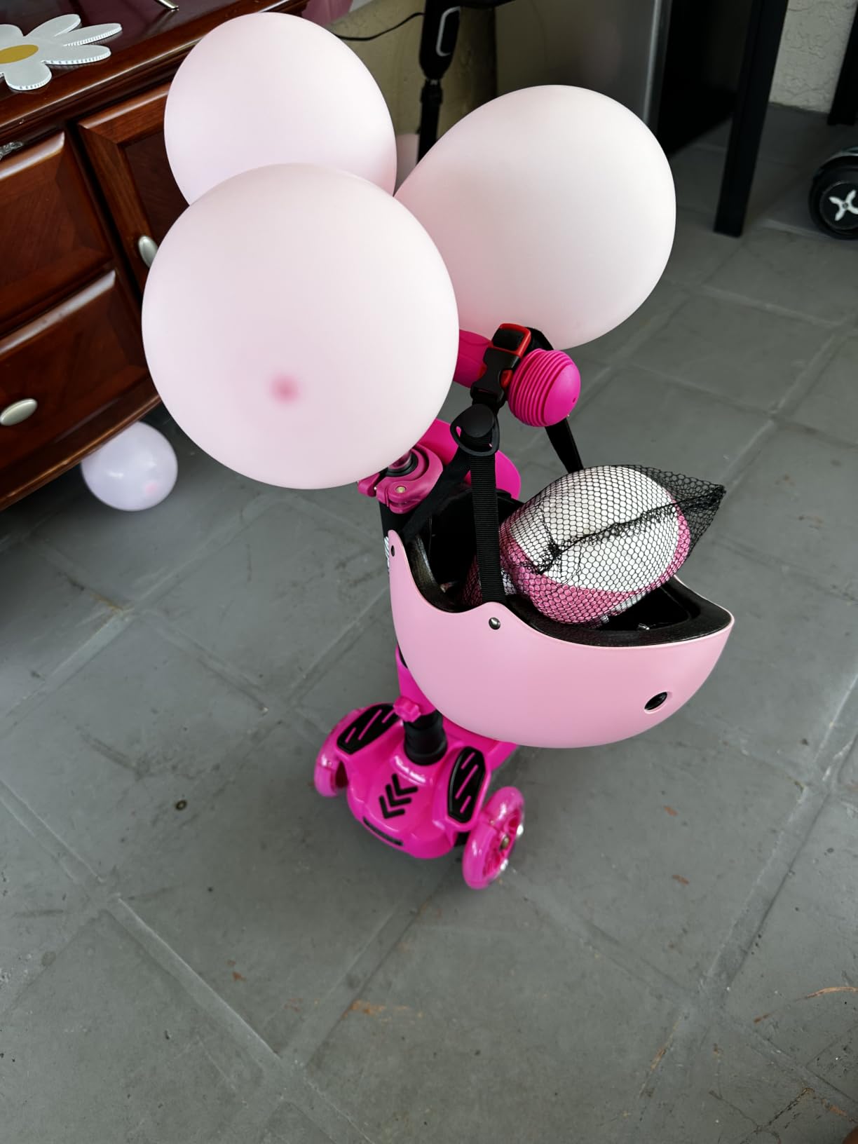 Hurtle 3-Wheeled Scooter for Kids - Wheel LED Lights, Adjustable Lean-to-Steer Handlebar, and Foldable Seat - Sit or Stand Ride with Brake for Boys and Girls Ages 1-14 Years Old customer photo 1