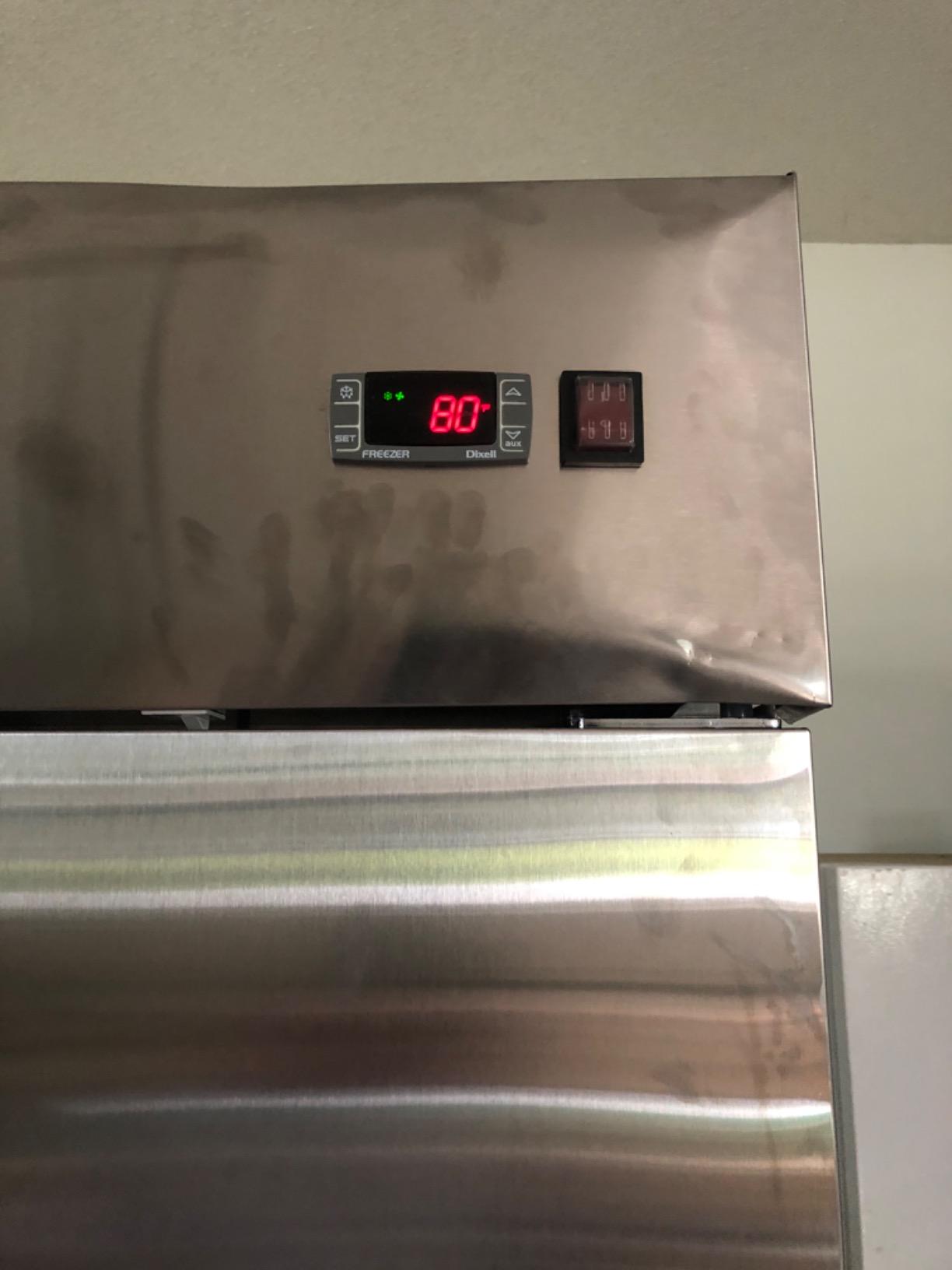 PEAKCOLD Single Door Commercial Reach In Stainless Steel Freezer, White Interior; 23 Cubic Ft, 29 Wide inch customer photo 2