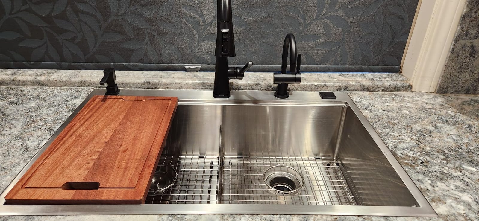 Delta Lenta Brushed Nickel Touch Kitchen Faucet with Pull Down Sprayer, Modern Single Hole Touch On Kitchen Sink Faucet, Single Handle, SpotShield Stainless 19802TZ-SP-DST customer photo 1