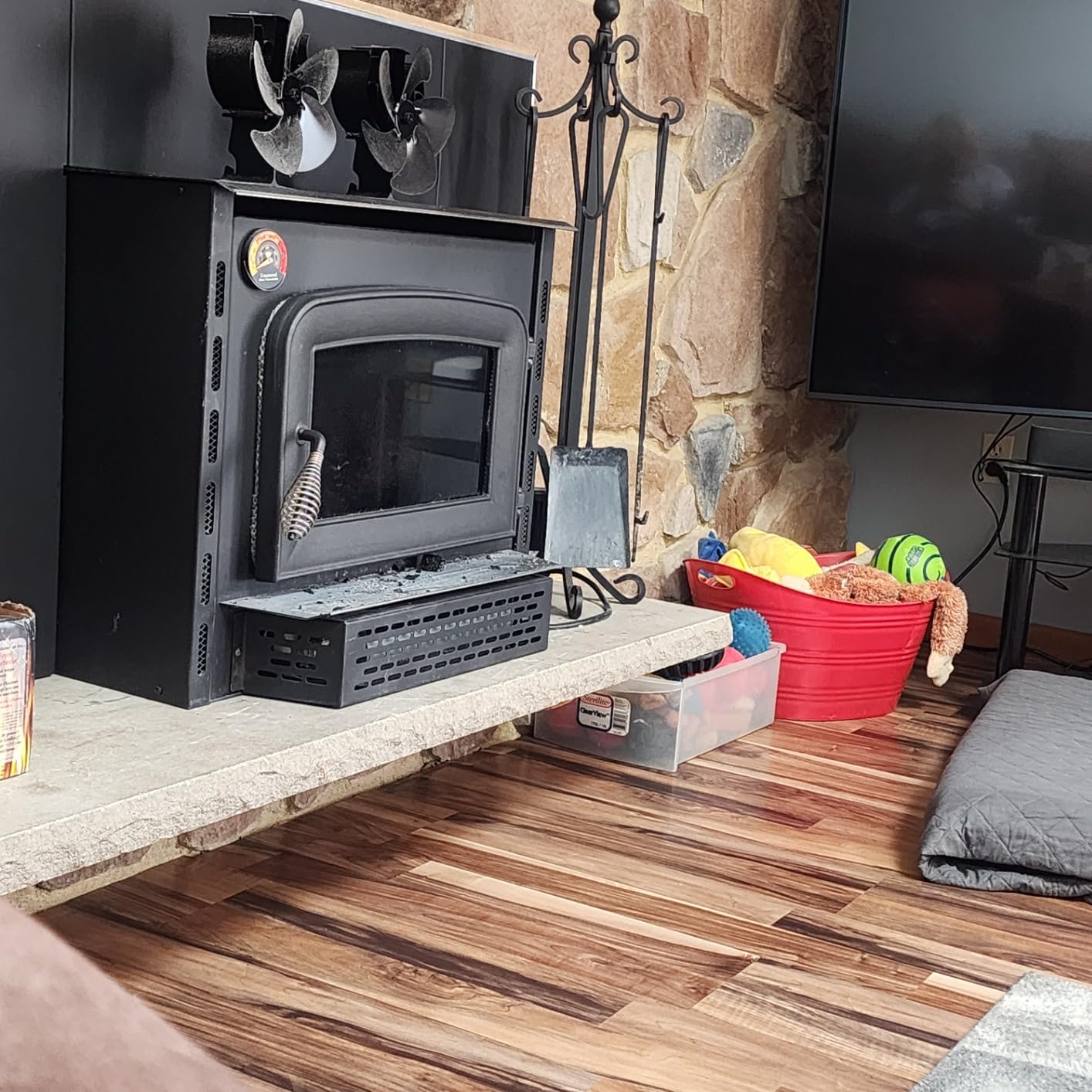 Ashley Hearth AW1820E 1,200 Sq. Ft. Wood Stove Insert, Black customer photo 1