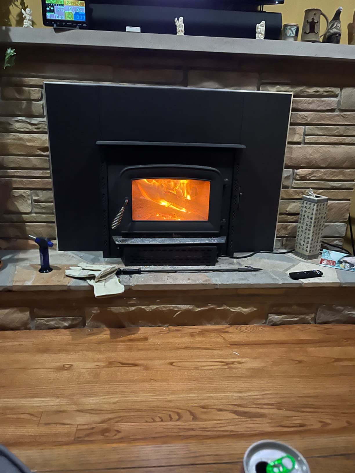 Ashley Hearth AW1820E 1,200 Sq. Ft. Wood Stove Insert, Black customer photo 2