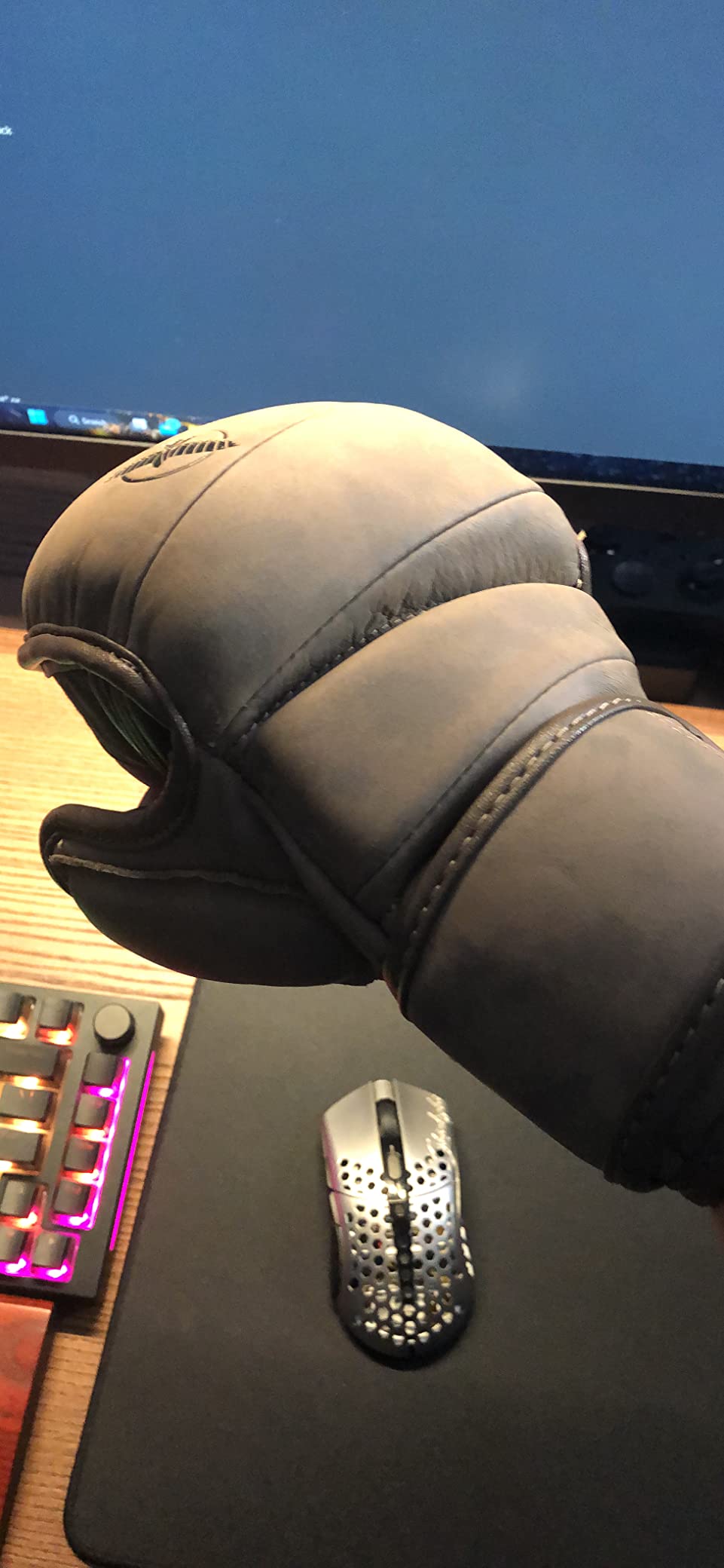 Hayabusa T3 LX Leather MMA Sparring Gloves | Boxing Fight Training, Muay Thai Kickboxing, Heavy Bag Work, Wrist Support, Padded Knuckle, 7oz, Men and Women customer photo 2