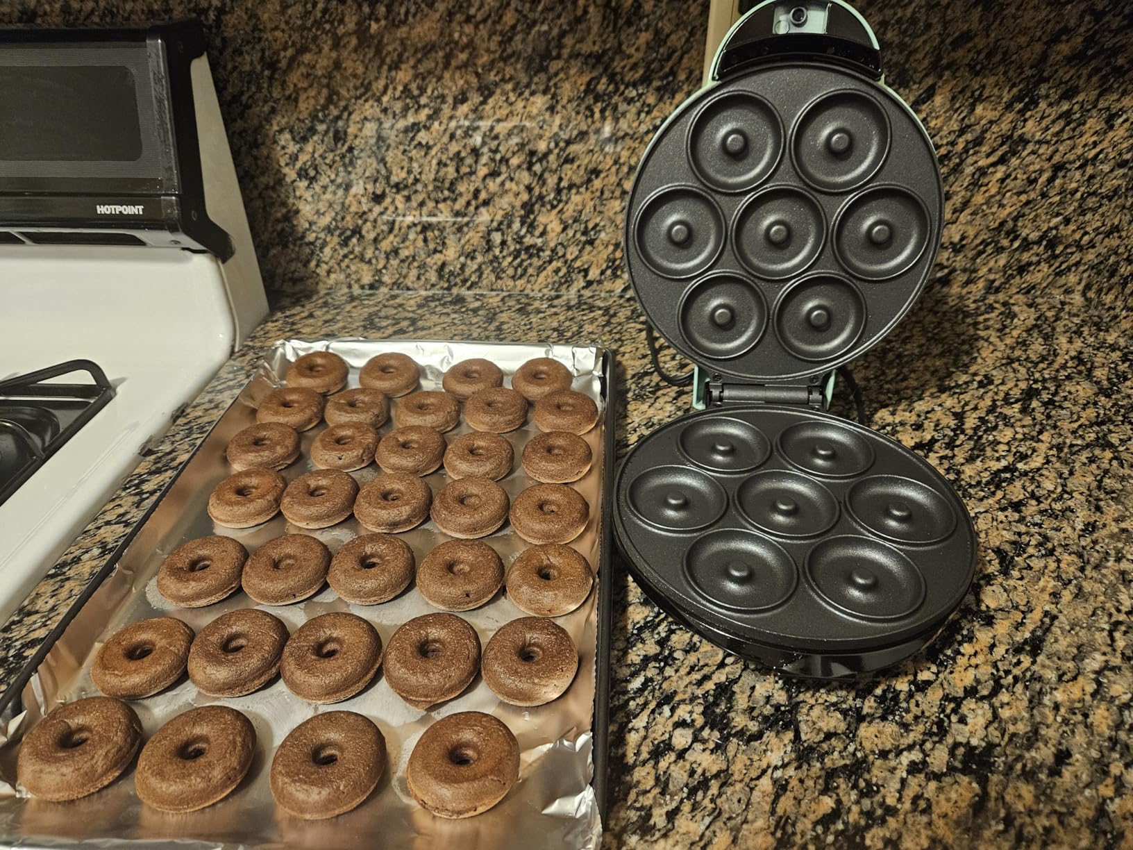 Dash Express Mini Donut Maker, 7 Donuts, Aqua | Electric Doughnut Machine for Kids & Families, Nonstick, No Deep Frying, Homemade Breakfast, Snacks, Party Treats & Gifts customer photo 1