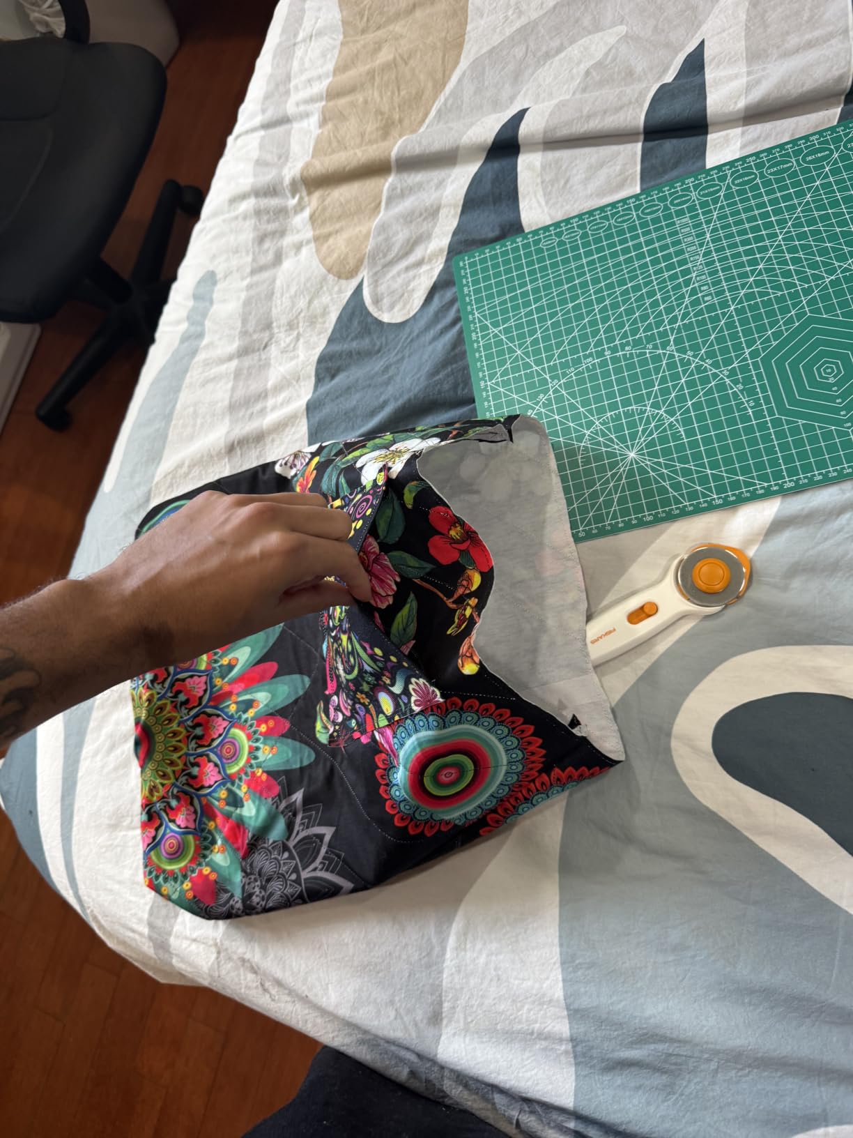 anezus Self Healing Sewing Mat, Rotary Cutting Mat Double Sided 5-Ply Craft Cutting Board for Sewing Crafts Hobby Fabric Precision Scrapbooking Project 9inch x 12inch(A4) customer photo 1