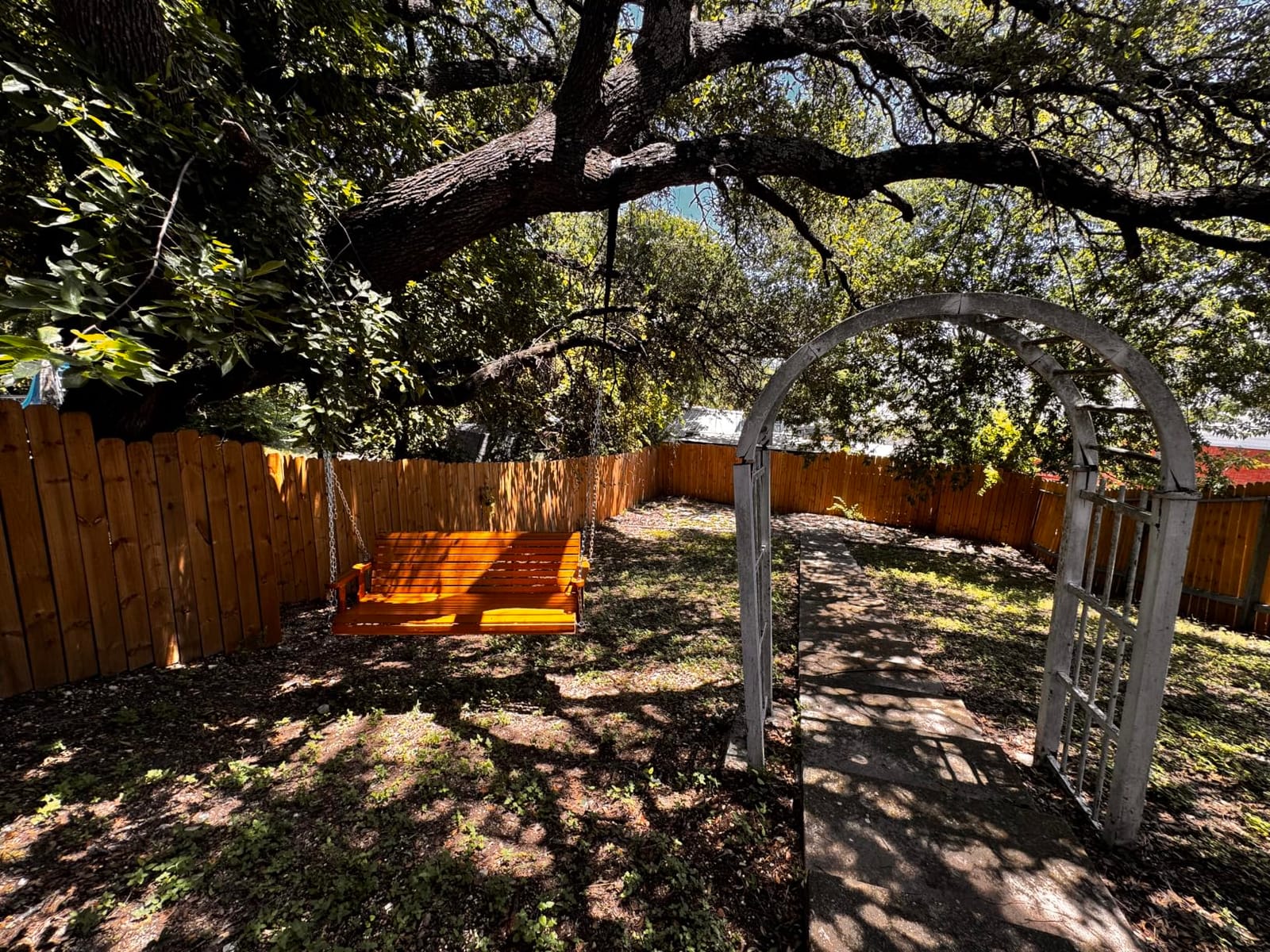 VINGLI 2026 Upgraded 5 FT Wooden Porch Swing, 880 LBS Heavy Duty, White customer photo 1