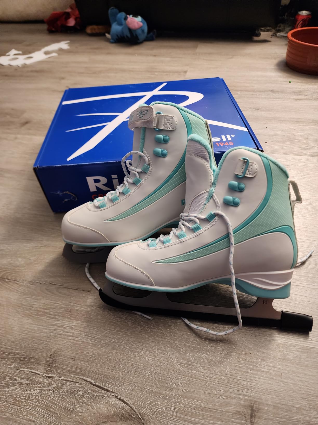 Riedell Soar Recreational Ice Skates for Men and Women | Plush Padded Lining, PVC Soles, Smooth Stainless Steel Blades, 3M Thinsulate Insulation, Light Support customer photo 2