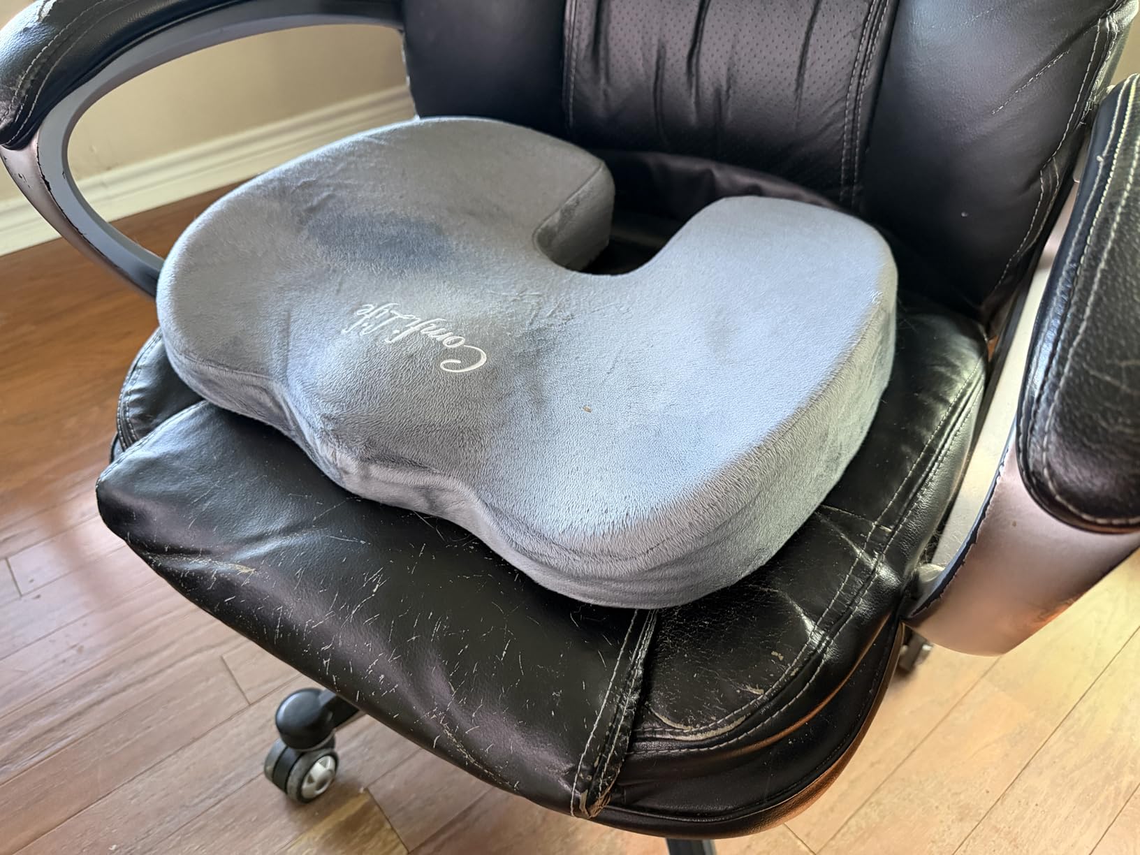 ComfiLife Doctor Recommended Seat Cushion - Premium Gel & Memory Foam Office Chair, Car Seat, Lifting Cushion - Chair Cushions for Back & Sciatica Relief - Seat Cushions for Office & Desk (Black) customer photo 1