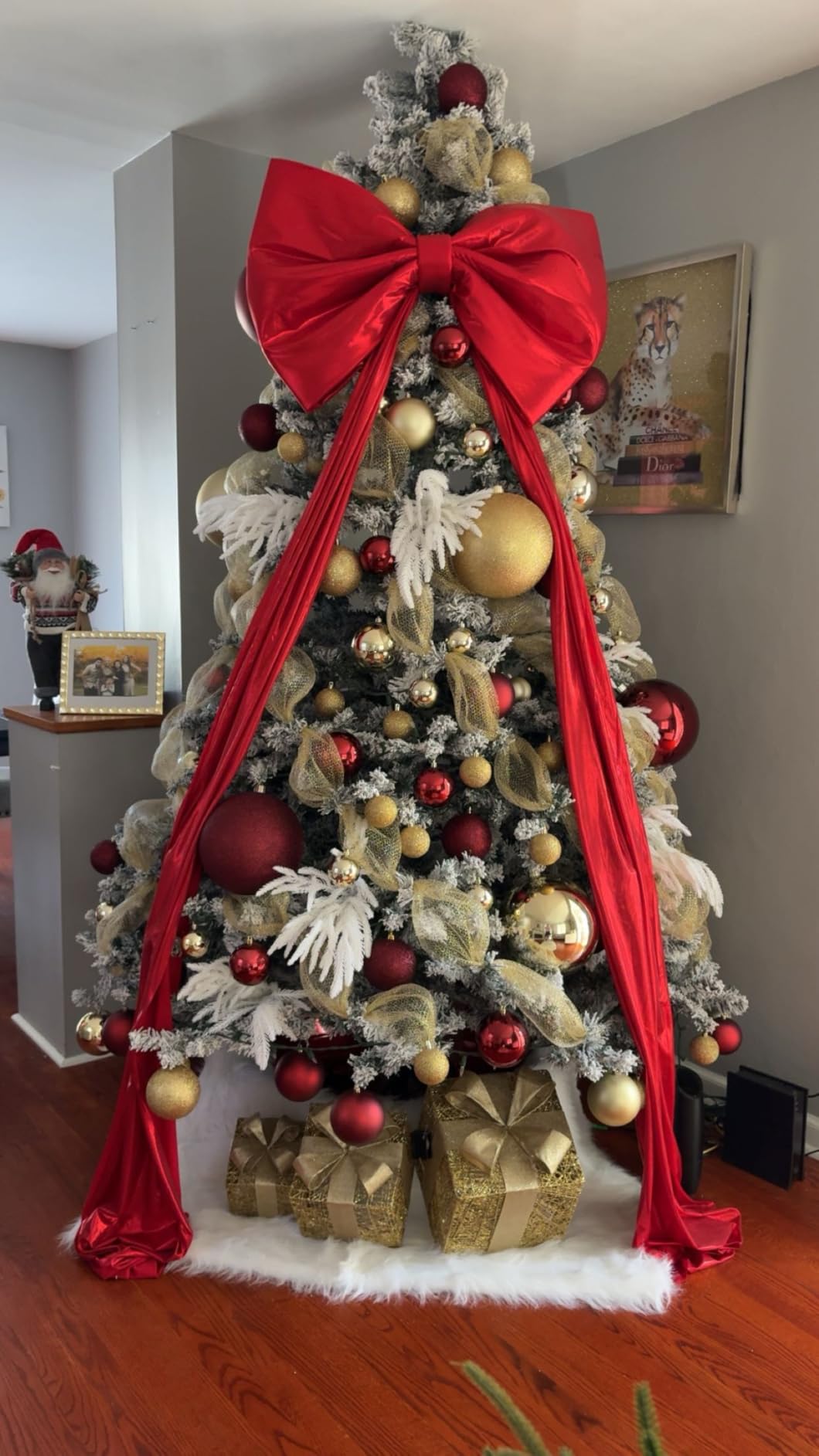 ReunionG 7.5FT Snow Christmas Tree, Artificial Flocked Hinged Pine Tree, Holiday Decoration Tree with Premium PVC Needles and Solid Metal Stand, Full Christmas Tree for Indoor Outdoor (7.5FT) customer photo 1