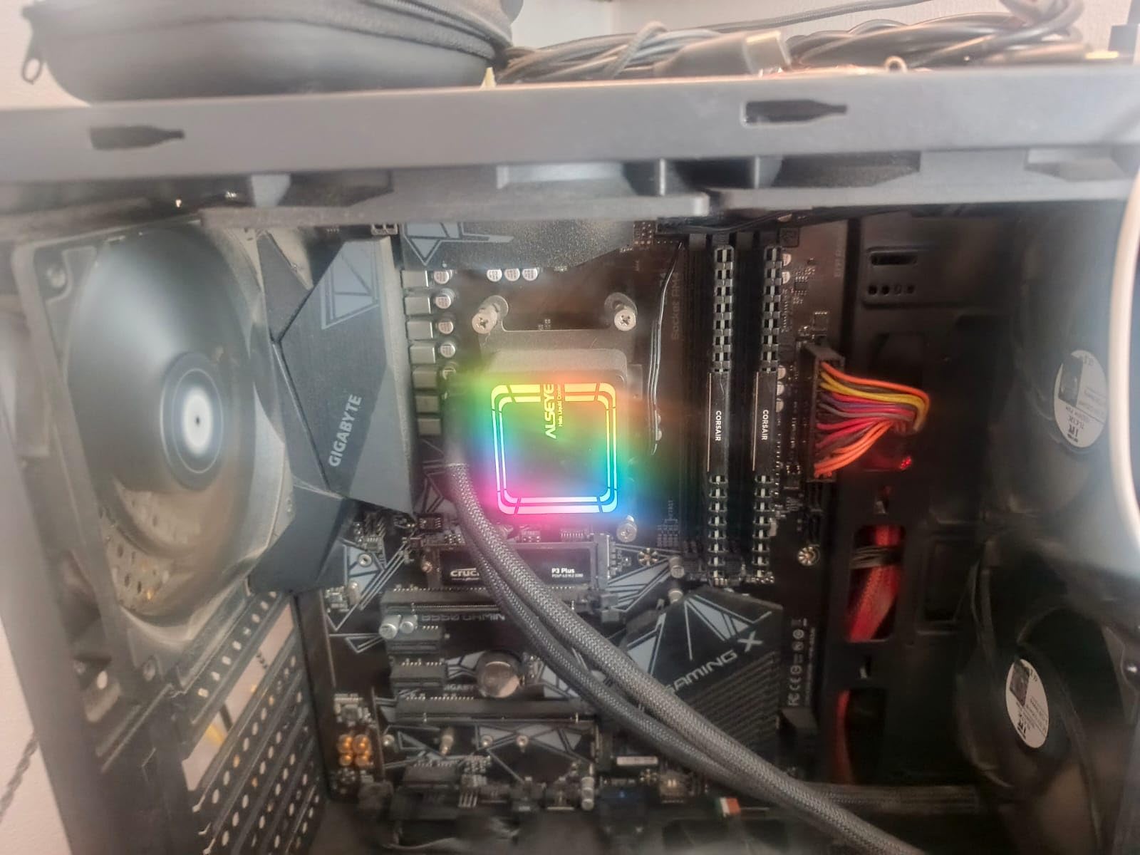 GIGABYTE B550 Gaming X V2 AMD AM4 ATX Motherboard, Supports Ryzen 5000/4000/3000 Series Processors, DDR4, 10+3 Power Phase, 2X M.2, PCIe 4.0, Front USB-C, GbE LAN, Q-Flash Plus, RGB Fusion customer photo 2