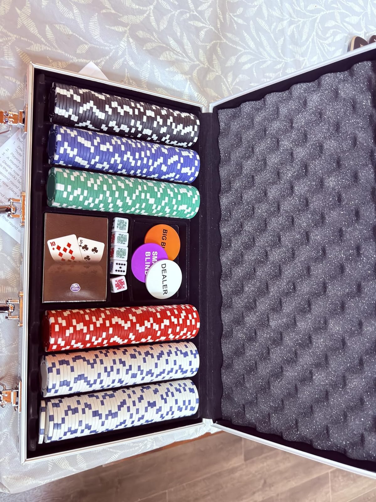 Spin Master Games, Cardinal Classics, 300-Piece Poker Set with Aluminum Carrying Case & Professional Weight Chips & Poker Dice, for Ages 8+ customer photo 1