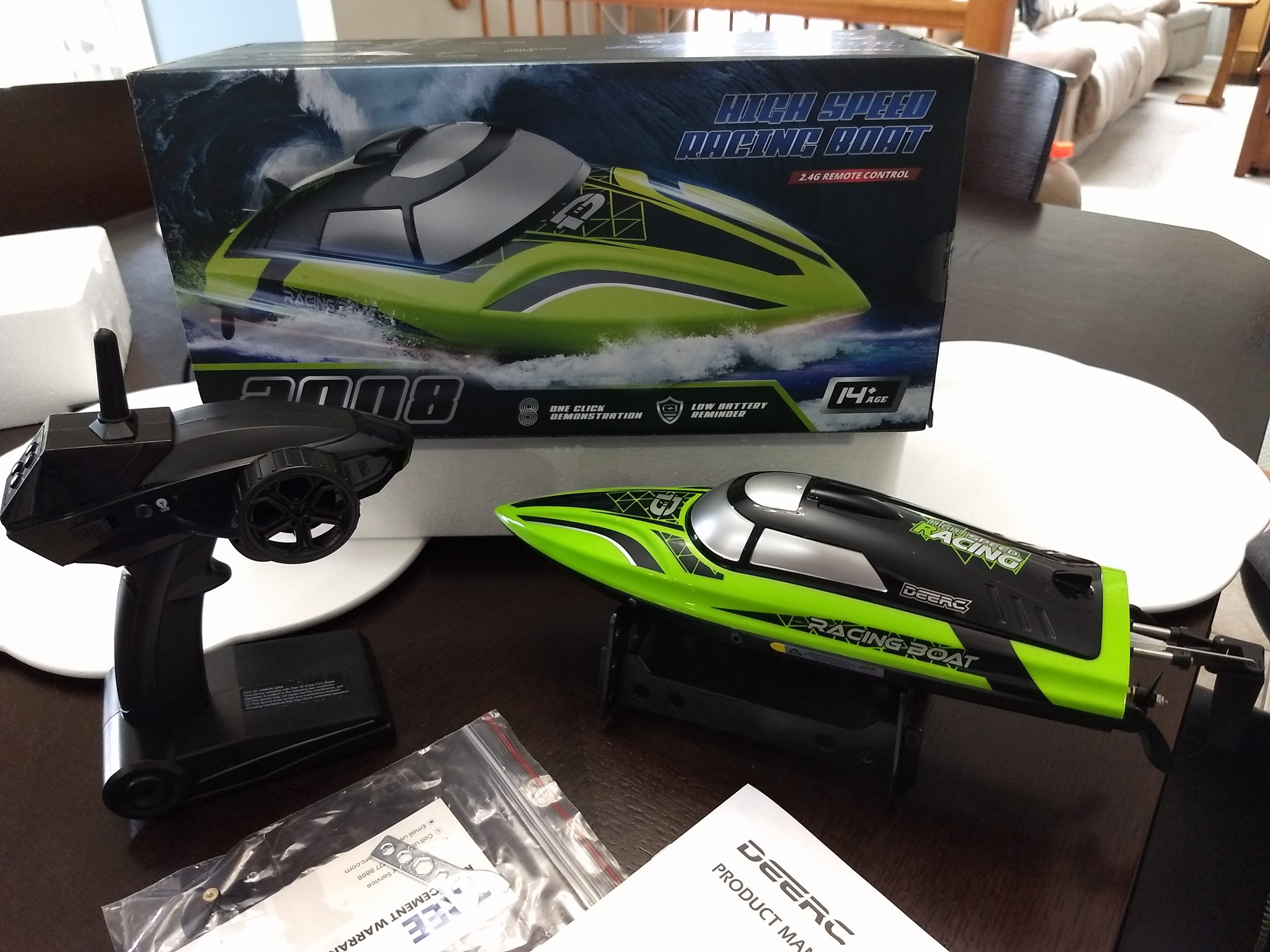 DEERC 14-Inch High Speed RC Boat, 20+ MPH, Auto Self-Righting, 2 Batteries, Fast Remote Control Boat for Pool & Lake customer photo 1