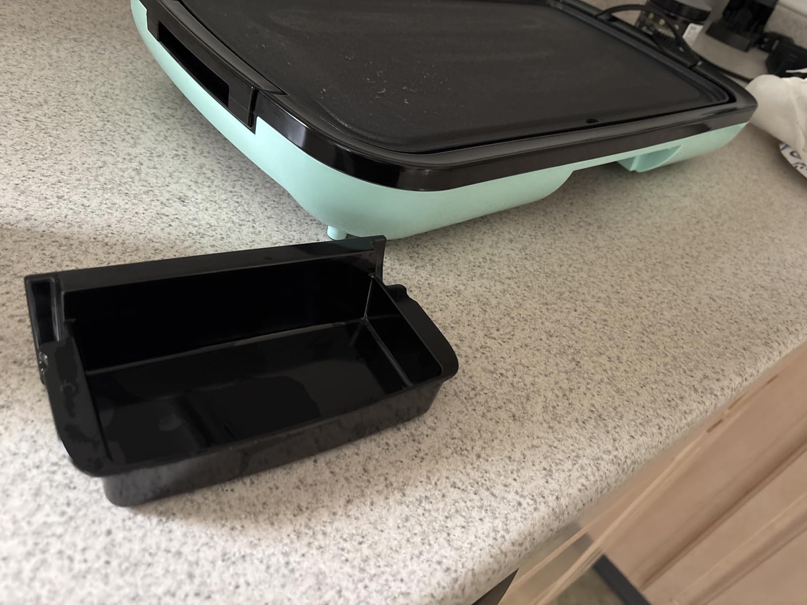 Dash Deluxe Everyday Electric Griddle, Removable Nonstick Plate, Flat Top Grill with Drip Tray, Temperature Control, Large 20-Inch Cooking Surface customer photo 1