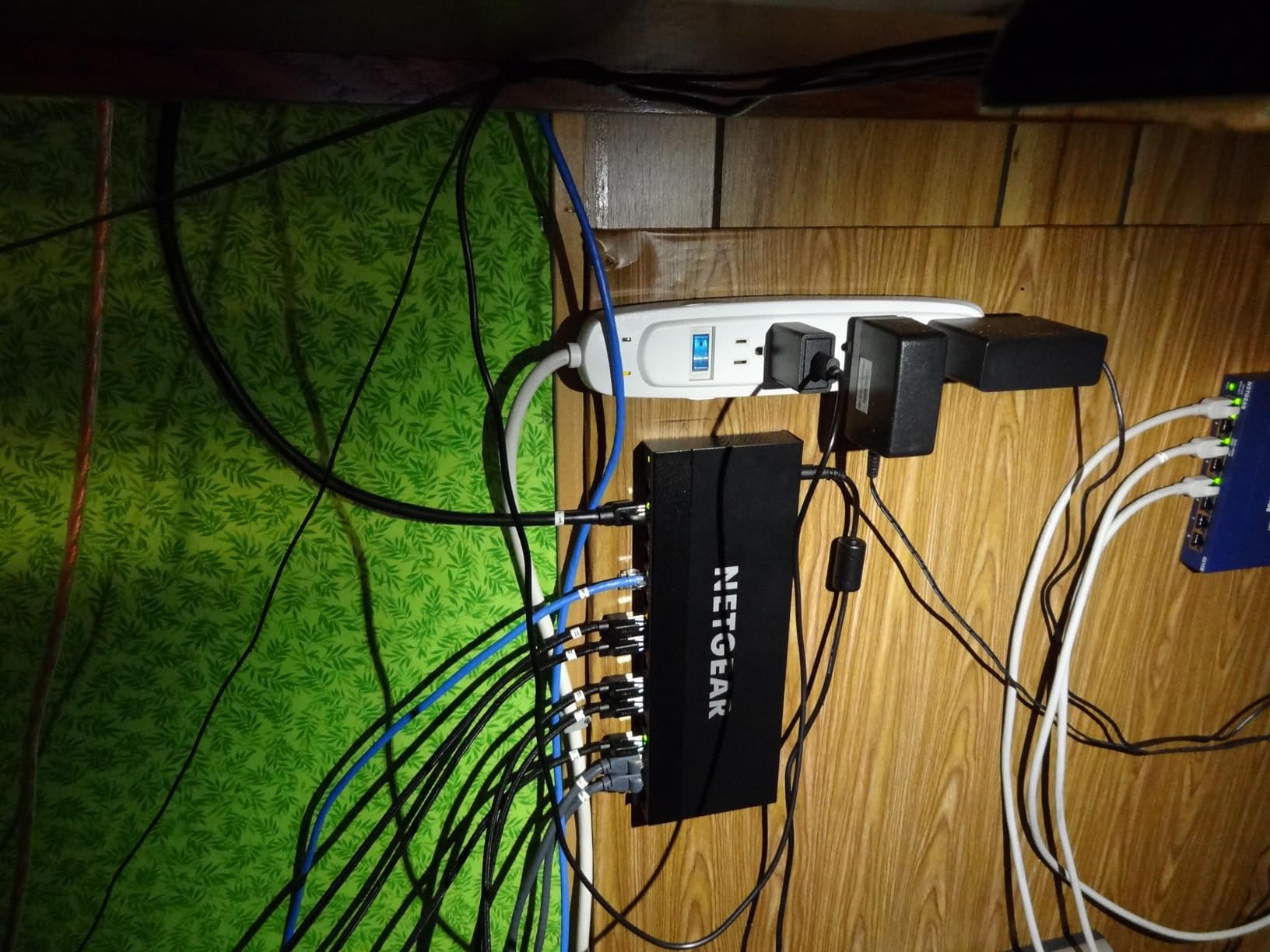 NETGEAR 16-Port PoE Gigabit Ethernet Easy Smart Essentials Switch (GS316EP) - Managed, with 15 x PoE+ @ 180W, 1 x 1G SFP Port, Desktop or Wall Mount customer photo 1