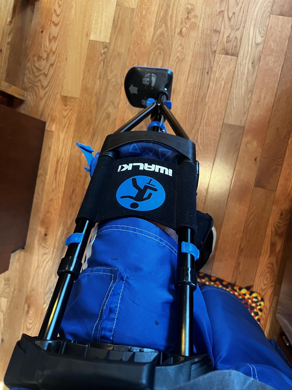 iWALK3.0 Original Hands Free Knee Crutch - Replaces Knee Scooter & Crutches | Learning curve 1-3 days customer photo 1