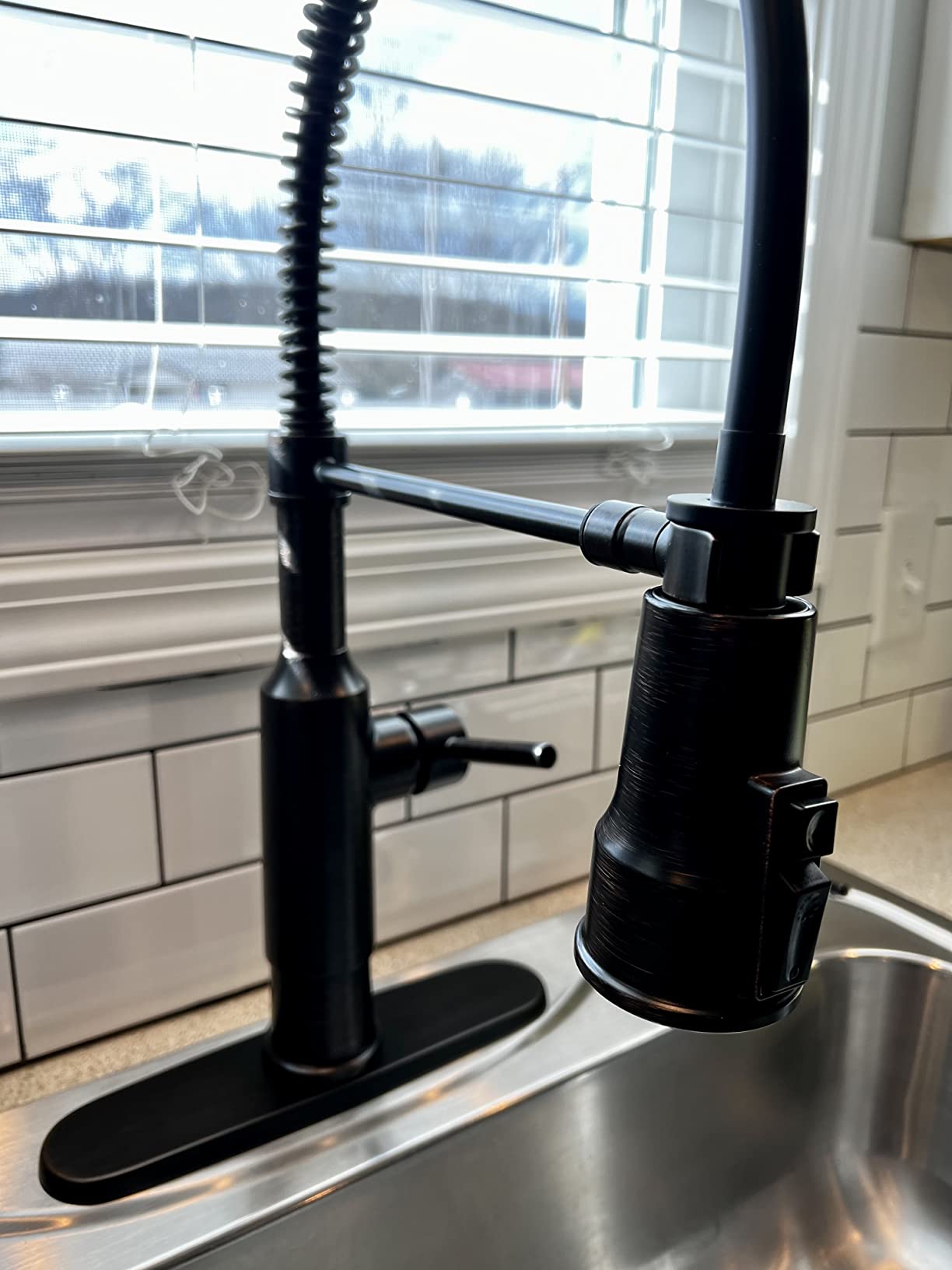 Delta Theodora Pro Style Commercial Kitchen Faucet with Pull Down Sprayer, Brushed Nickel Single Hole Kitchen Sink Faucet, Single Handle, Spotshield Stainless 18804Z-SP-DST customer photo 2