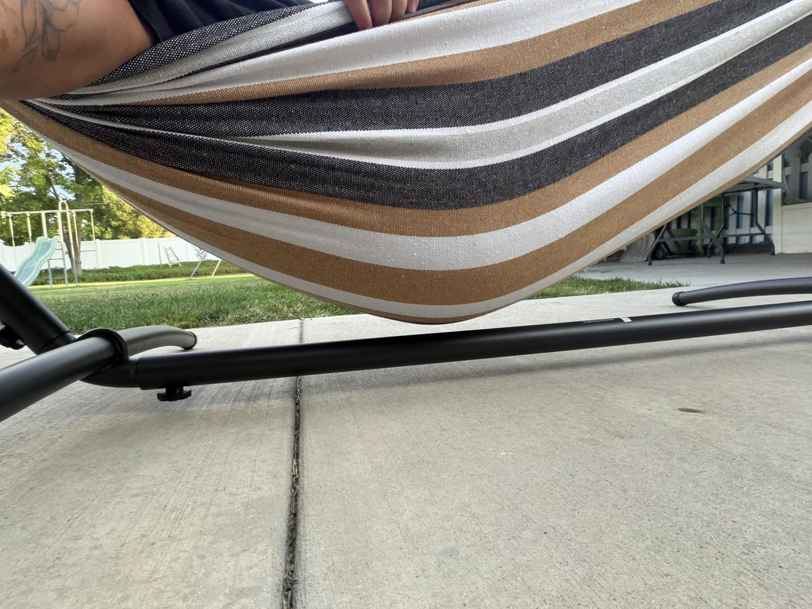 Amazon Basics Double Hammock with 9-Foot Space Saving Steel Stand and Carrying Case, 2 Person, 450 lb Capacity, Beige Stripe with Lace, 110