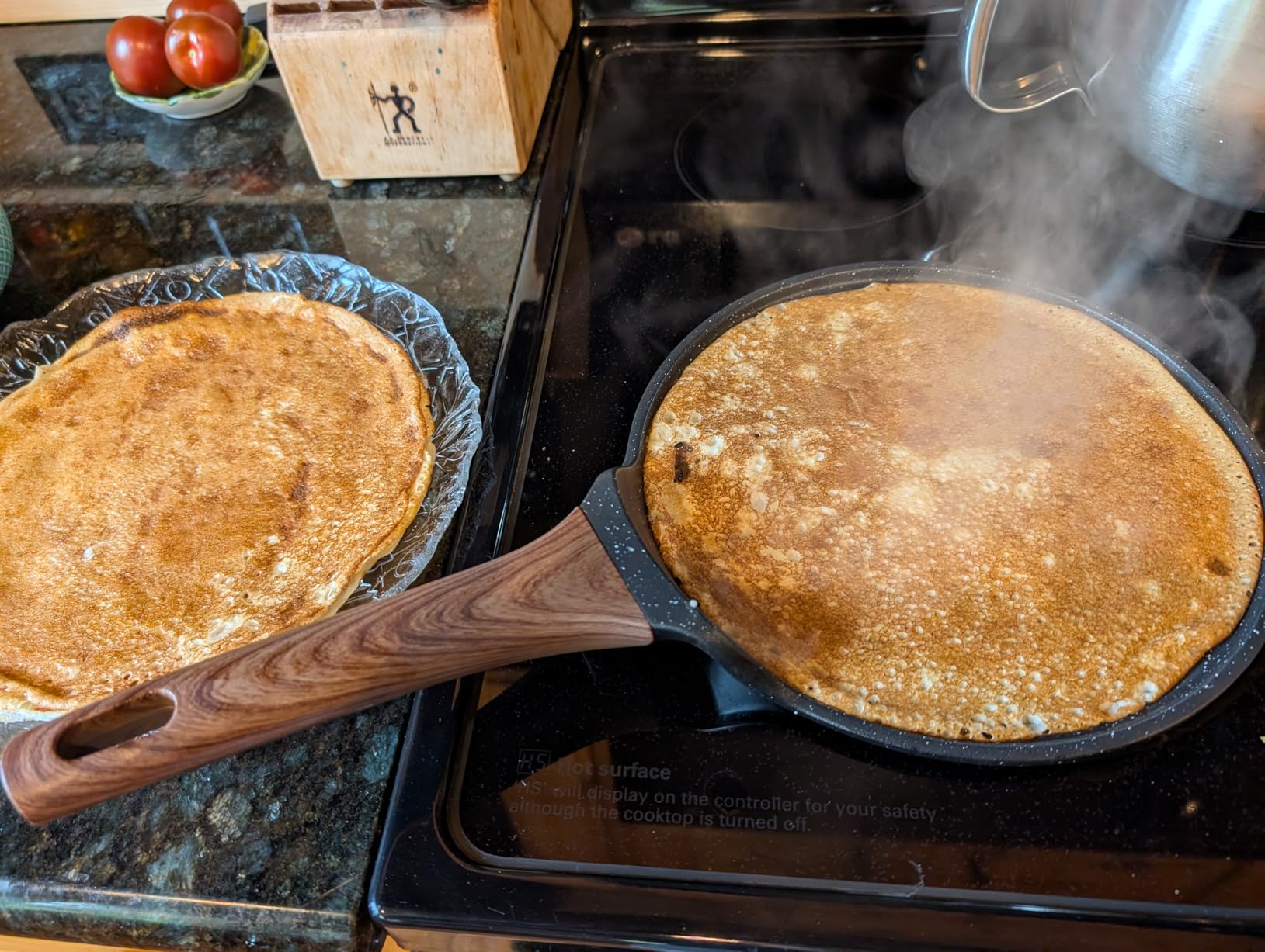 ESLITE LIFE 9.5 Inch Crepe Pan with Spreader, Nonstick Granite Coating Dosa Pan, Roti Tawa Comal Para Tortillas Pancake Griddle Pan, Induction Compatible, PTFE & PFOA Free, Black customer photo 1