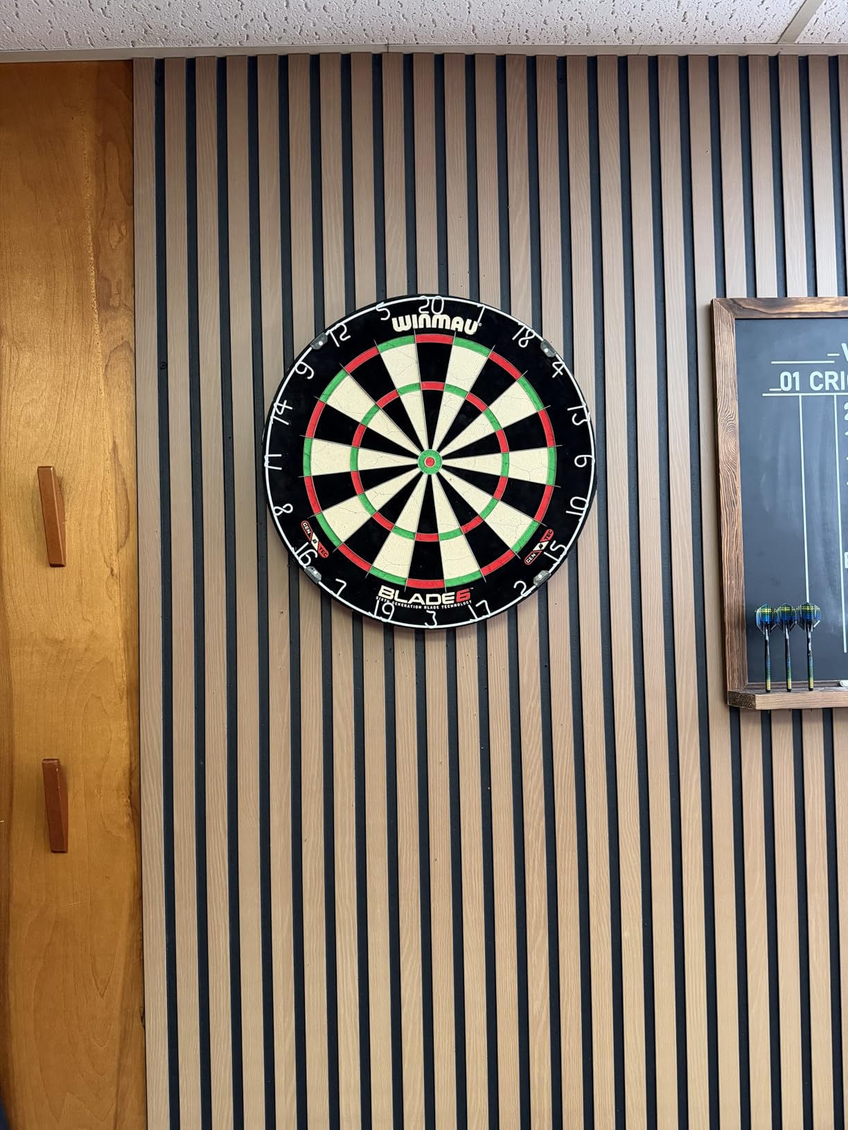 WINMAU Blade 6 Professional Bristle Dartboard - PDC Tournament Board with Official Tournament Specifications customer photo 2