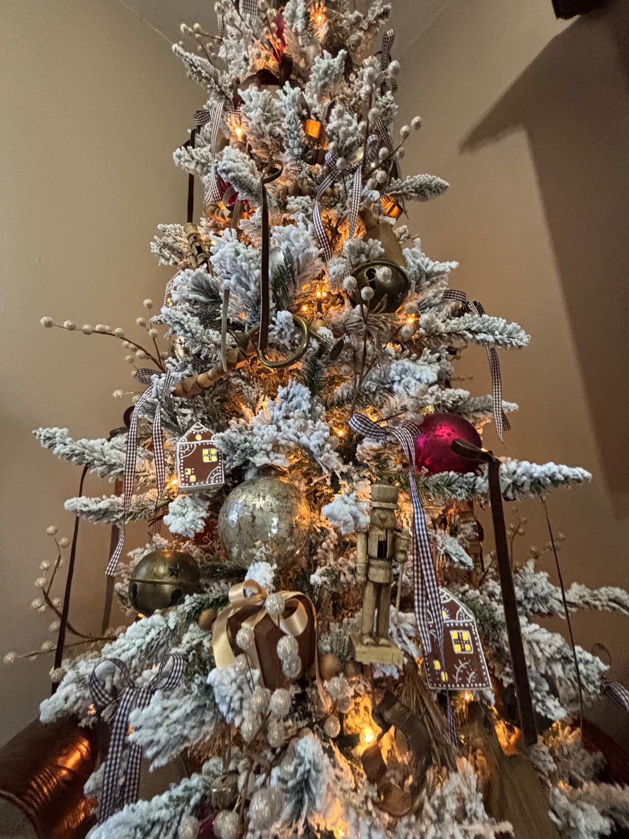 Fraser Hill Farm 6.5-Ft Slim Mountain Pine Flocked Artificial Christmas Tree with Stand, Unlit Foldable Skinny Fake Tree with Realistic Snowy Foliage, Holiday Décor Greenery for Winter Decoration customer photo 2
