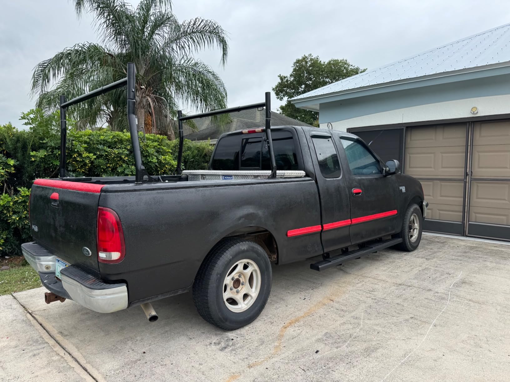 Ladder Rack for Truck Non-Drilling, 800 lbs Capacity | 49''-73'' Adjustable Width, Heavy Duty Steel Construction, Powder-Coated Finish customer photo 1