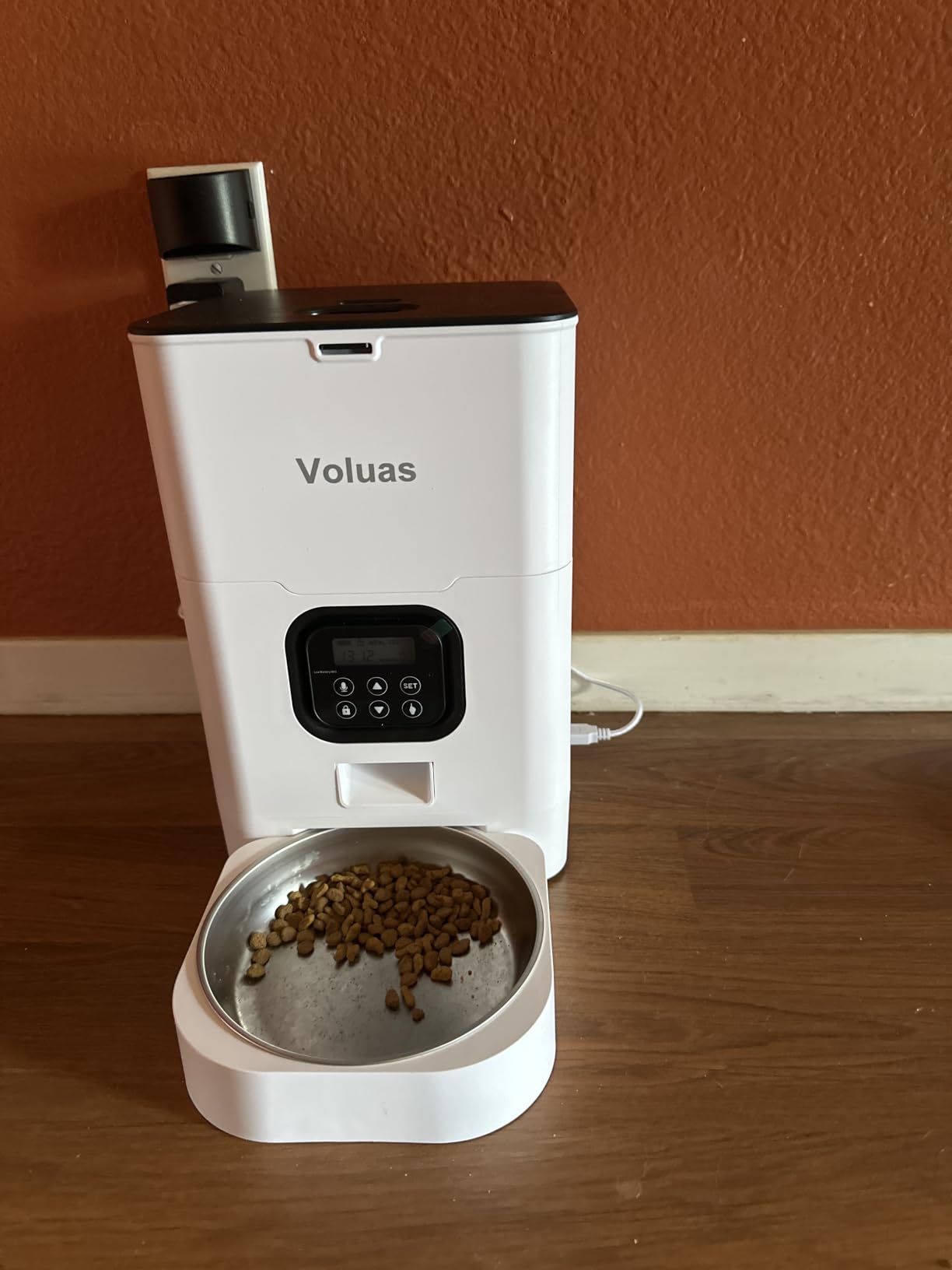 VOLUAS Automatic Cat Feeder, 4L Timed Dry Food Dispenser for Cats & Dogs | Programmable Portion Control, Up to 4 Meals Daily, Dual Power Supply, Power-Off Memory, 10-Second Voice Recorder customer photo 1