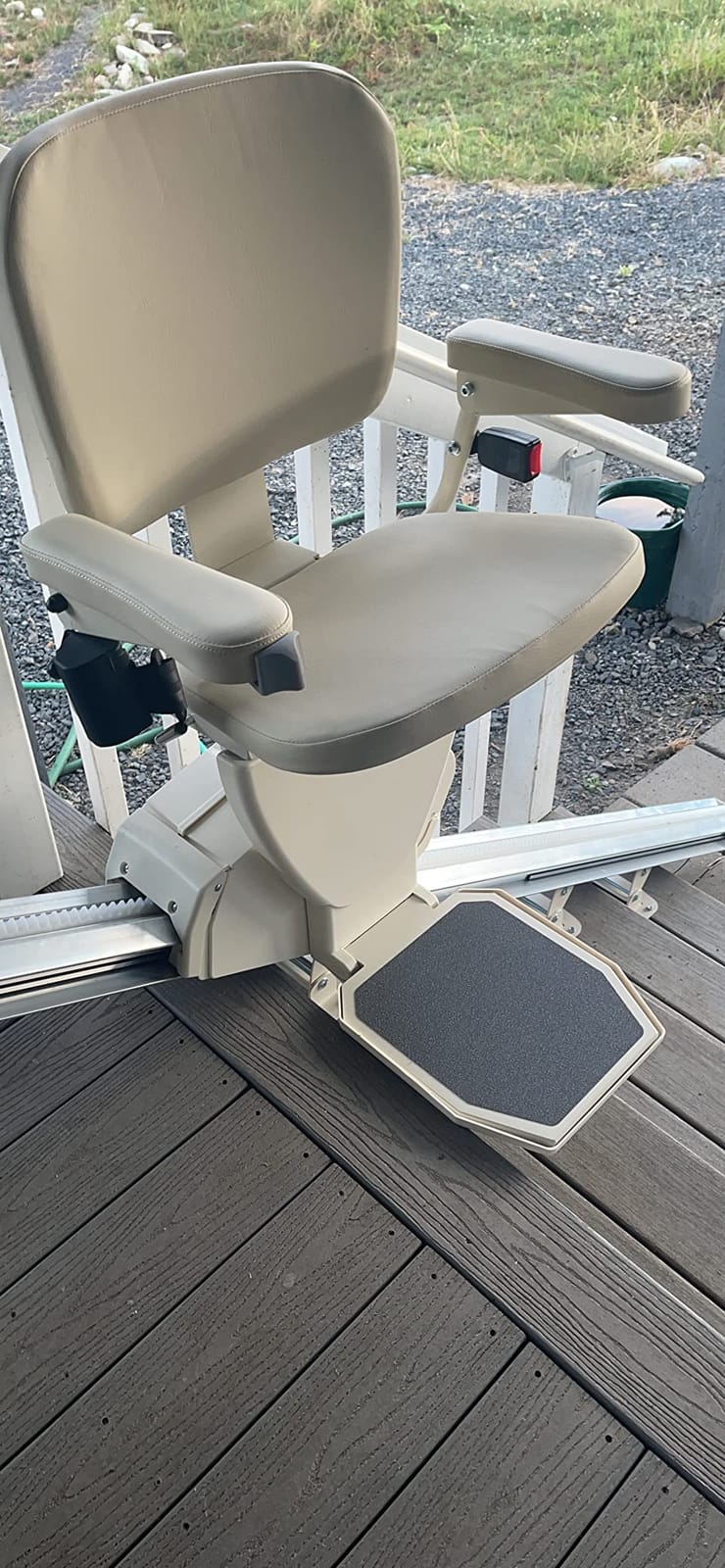 AmeriGlide Rave 2 Stair Lift for Seniors - DIY Self-Install Straight Stair Lift - Fits Most Straight Staircases - 350 lb Capacity - Battery Powered - Made in USA customer photo 2