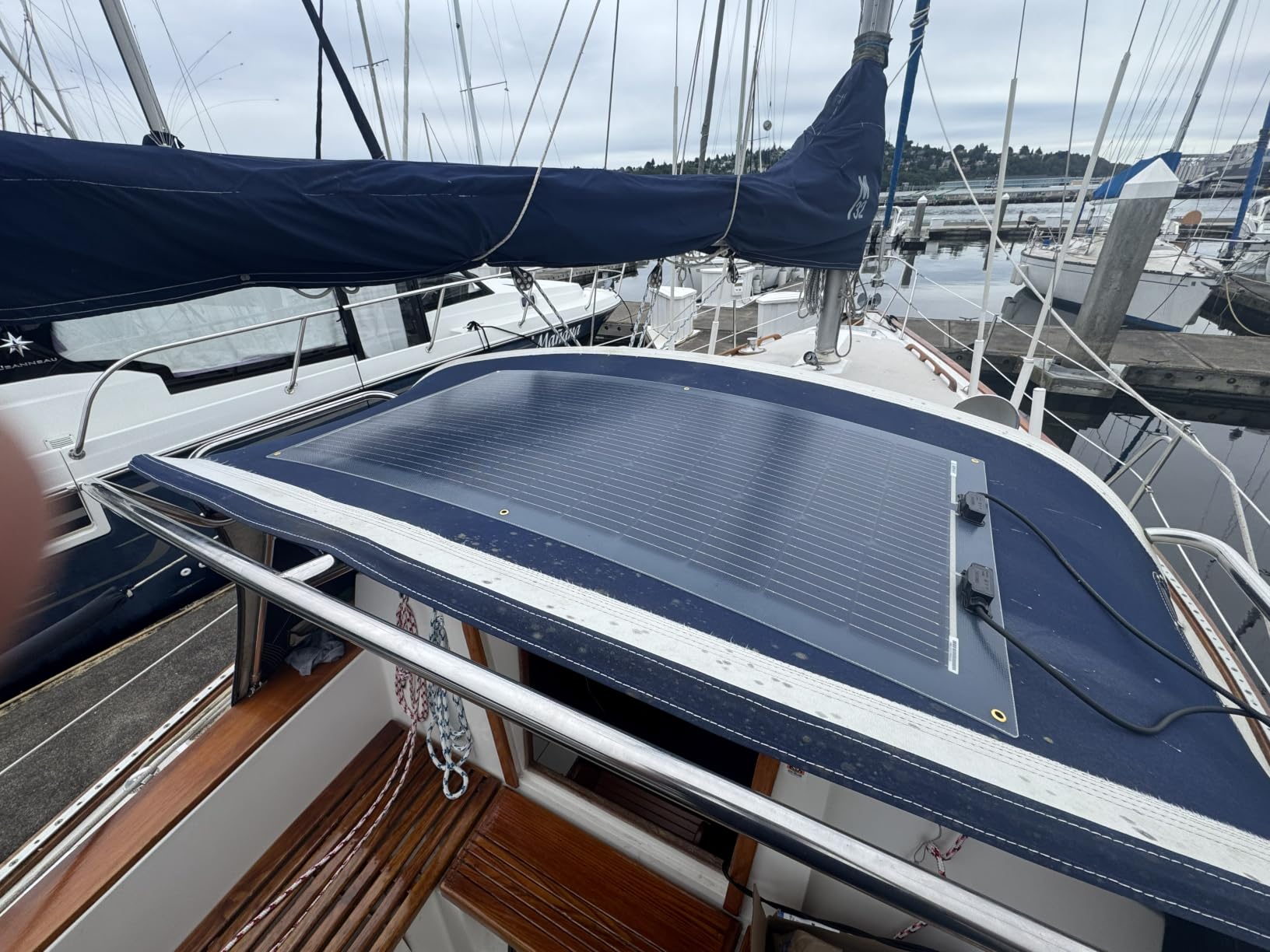 Renogy 100W Solar Panel 12V, Flexible Solar Panel 100 Watt 22% High-Efficiency, 240° Ultra Lightweight Solar Panels for Marine RV Cabin Van Car Boat Camping Curve Surfaces, Black customer photo 1