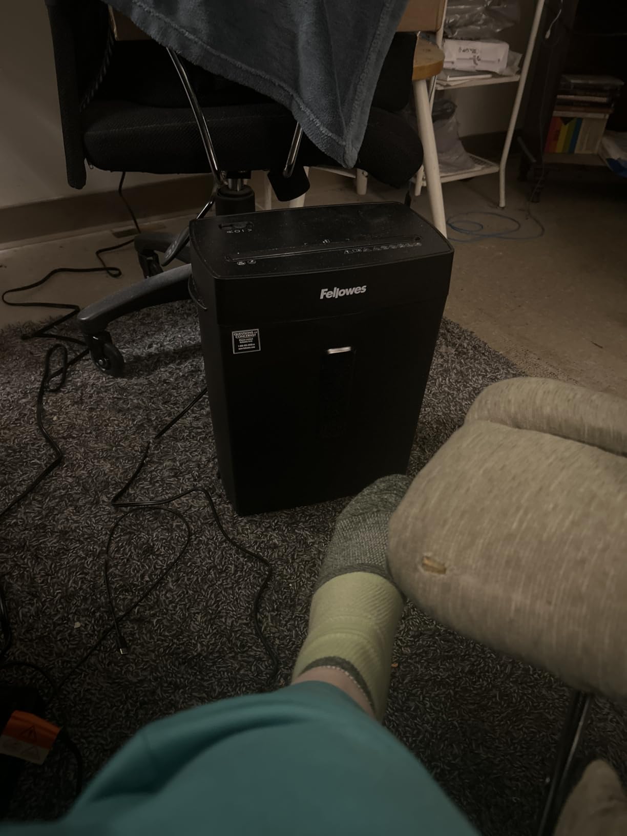 Fellowes P-40C 8 Sheet Cross-Cut Deskside Paper Shredder for Home Office customer photo 1