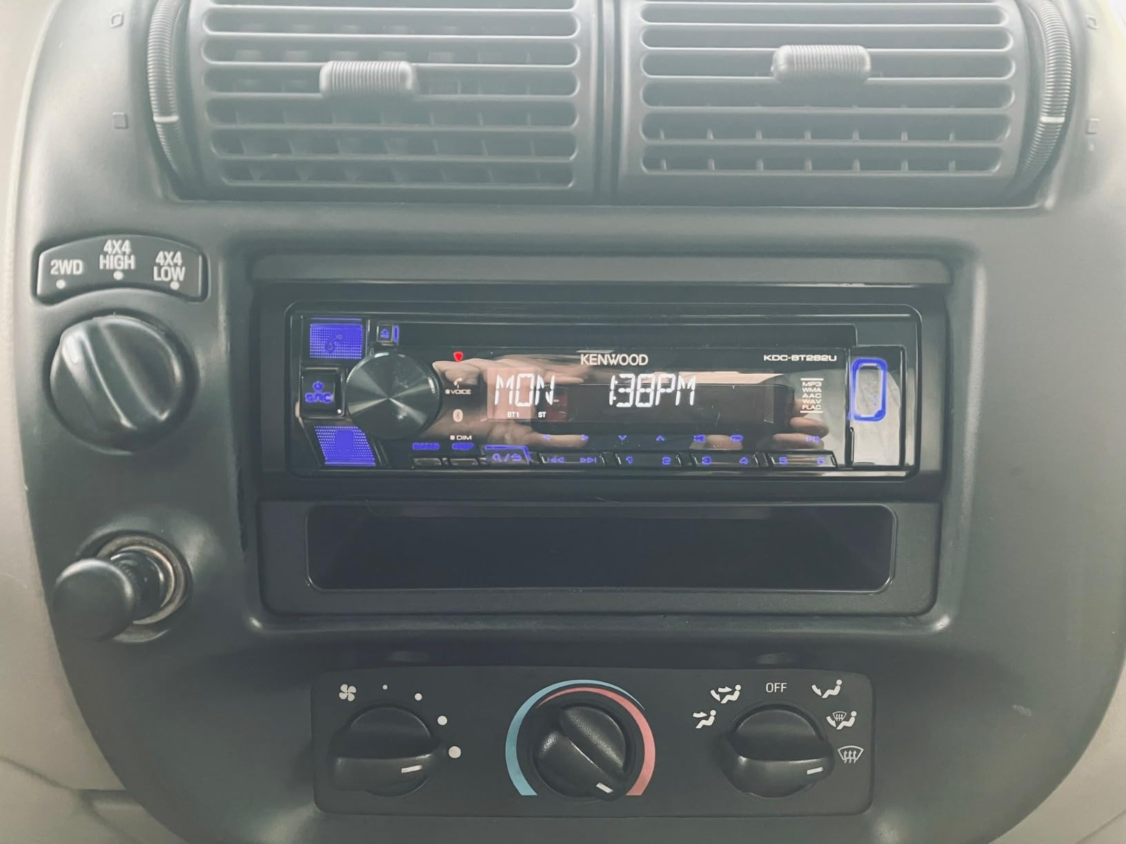 KENWOOD KMM-BT270U Bluetooth Digital Media Car Stereo Receiver with USB Port - AM/FM Radio, MP3 Player, High Contrast LCD, Detachable Face Plate, Single DIN, 13-Band EQ customer photo 1