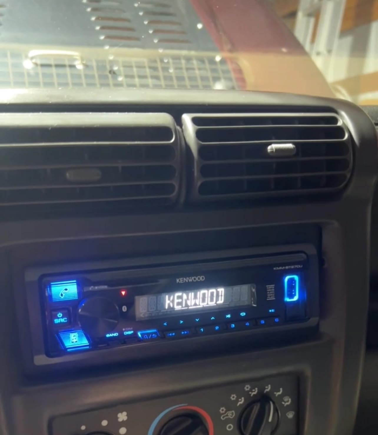 KENWOOD KMM-BT270U Bluetooth Digital Media Car Stereo Receiver with USB Port - AM/FM Radio, MP3 Player, High Contrast LCD, Detachable Face Plate, Single DIN, 13-Band EQ customer photo 2