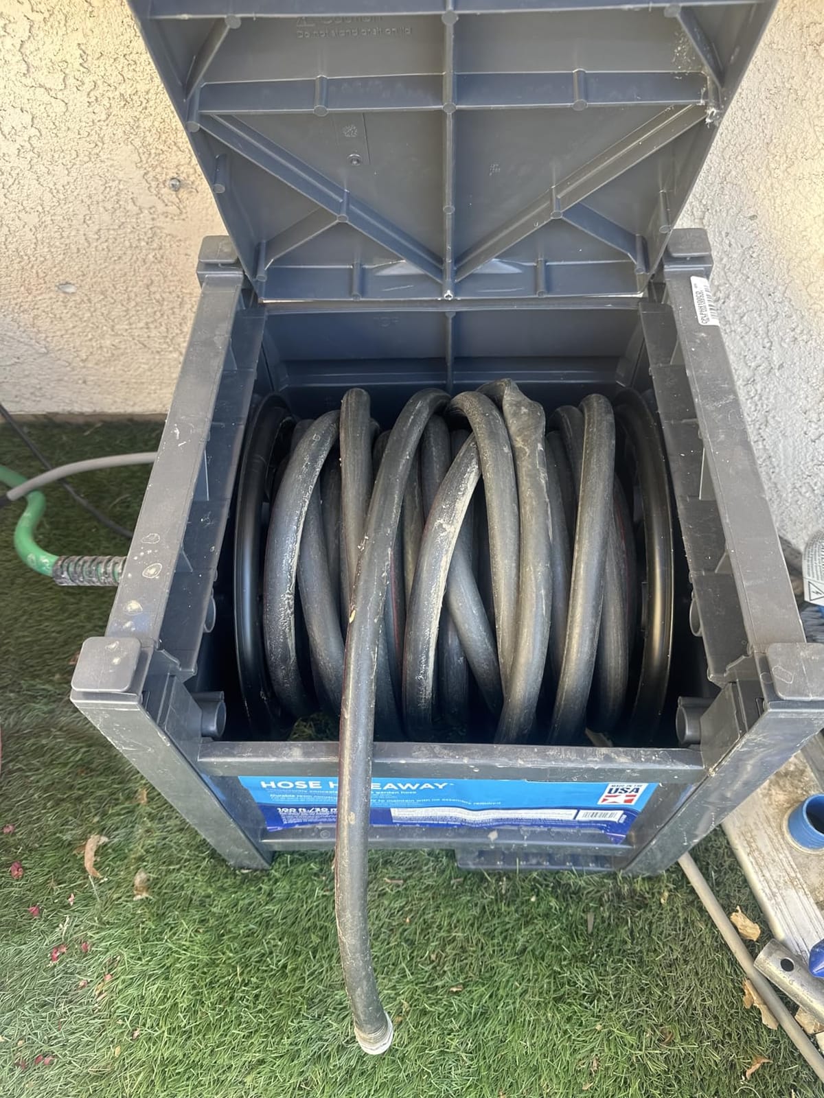 Suncast 100 ft Garden Hose Reel Hideaway, Cyberspace Grey | Resin Outdoor Hose Storage for 5/8in Vinyl Hoses, Weatherproof Design customer photo 2