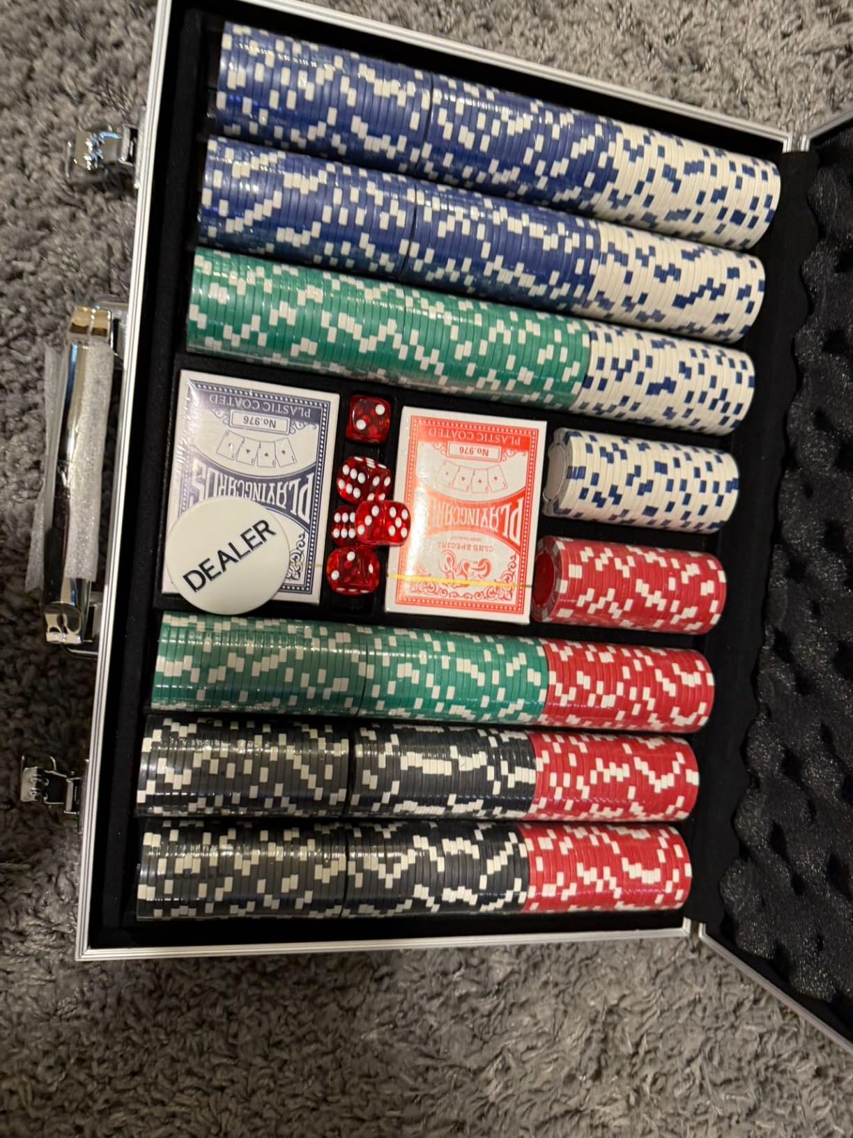 Comie Poker Chips, 500PCS Poker Chip Set with Aluminum Travel Case, 11.5 Gram Poker Set for Texas Holden Blackjack Gambling customer photo 1
