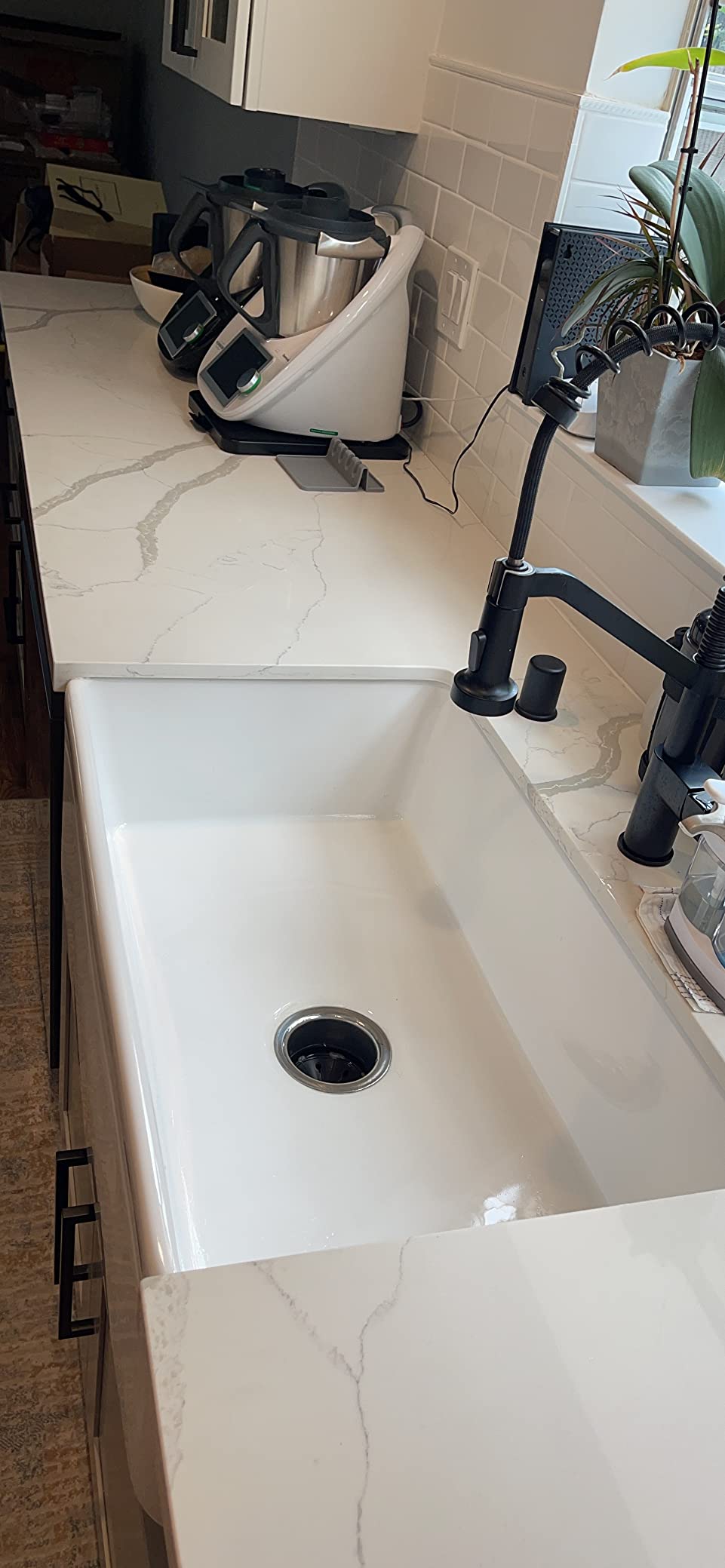 DeerValley White Farmhouse Sink Apron Front Farm Kitchen Sink 33 inch | Single Bowl Deep Drop-in Undermount Reversible Sinks with Grid & Strainer customer photo 1