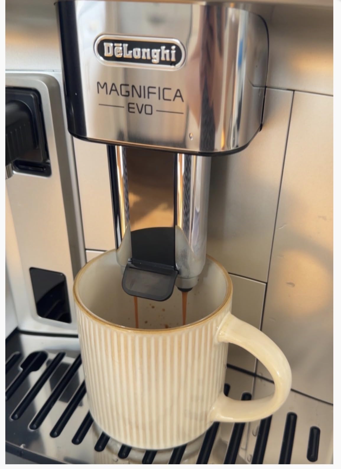 De'Longhi Magnifica Evo Automatic Espresso Machine, Milk Frother, Silver | 7 One-Touch Recipes, Built-In Grinder, Personalized Signature Drink customer photo 1
