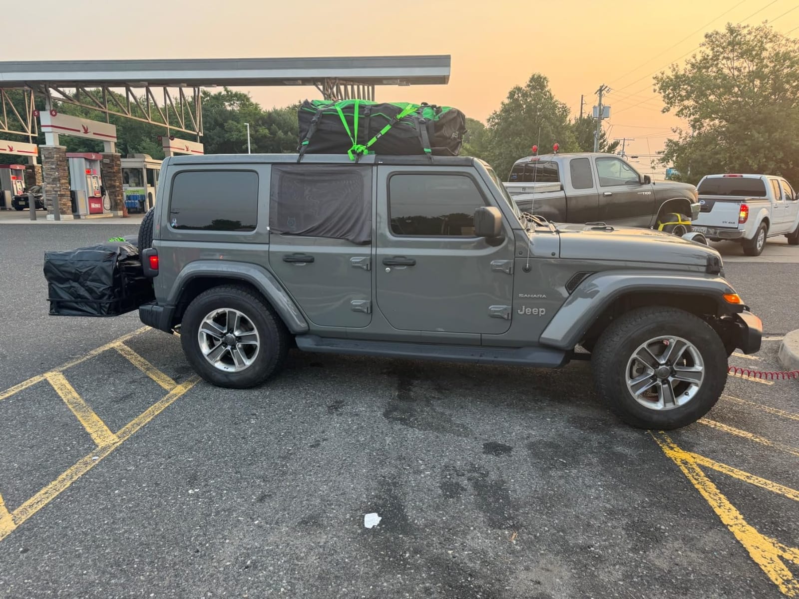Rhino USA Rooftop Cargo Carrier Bag - 17.7 Cu Ft Waterproof Roof Storage | Heavy Duty Zippers, Lock Included. Car Top Carrier for Road Trips. customer photo 1
