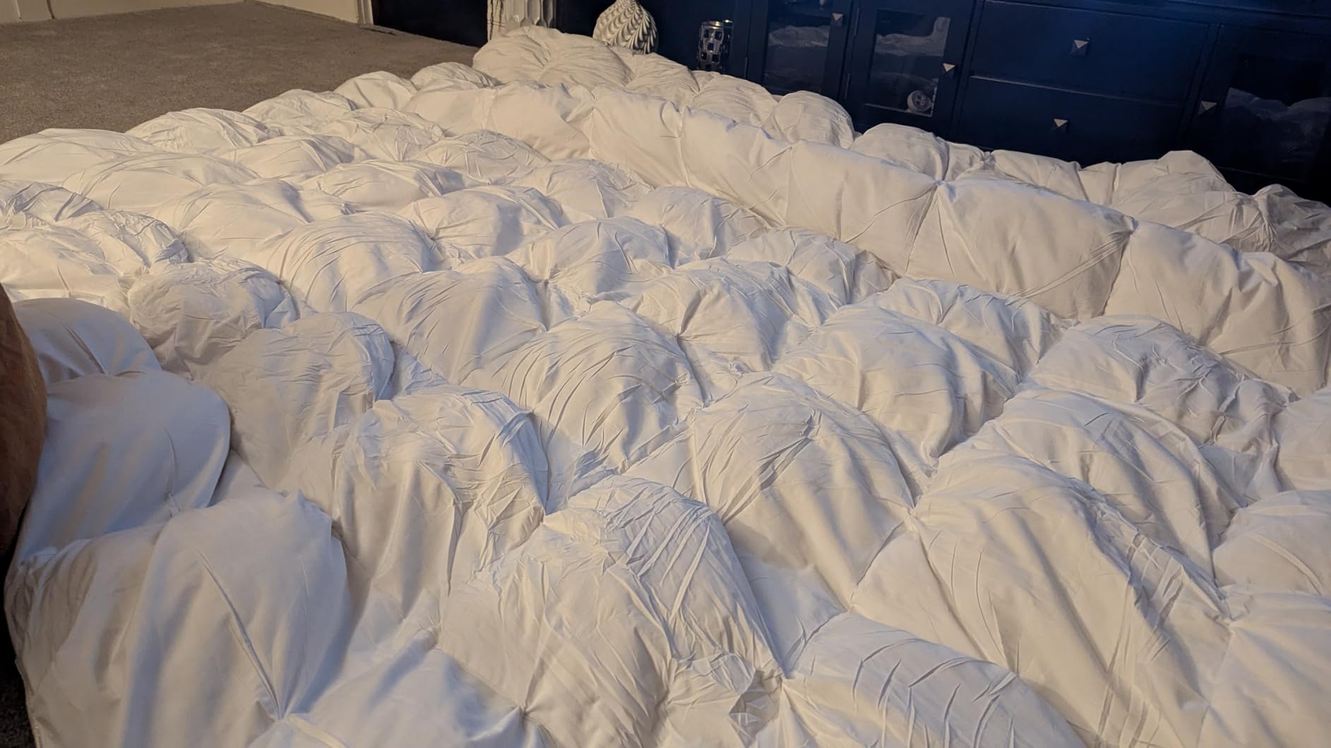 Luxurious White Solid Heavy Weight, Queen Size Goose Feathers Down Comforter for Winter Weather Duvet Insert, Premium Baffle Box, 100% Egyptian Cotton Cover, 65 oz. Fill Weight customer photo 2