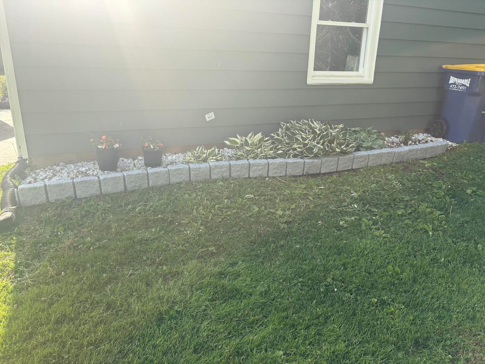Beuta Landscape Edging | Garden Edging Border | Polyrock Blocks for Lawn Edging, Flower Beds & Yard Edging - 1 Pack | Each Section Has 6 Blocks 48