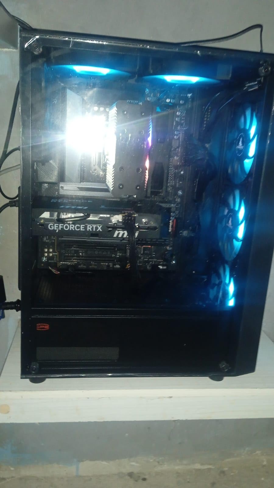 GIGABYTE B650 AORUS Elite AX AMD AM5 ATX Motherboard, Support Ryzen 9000/8000/7000 Series, DDR5, 14+2+1 Power Phase, PCIe 5.0 M.2, USB-C 3.2 Gen 2, WIFI6E, 2.5GbE, EZ-Latch, Q-Flash, RGB Fusion customer photo 2