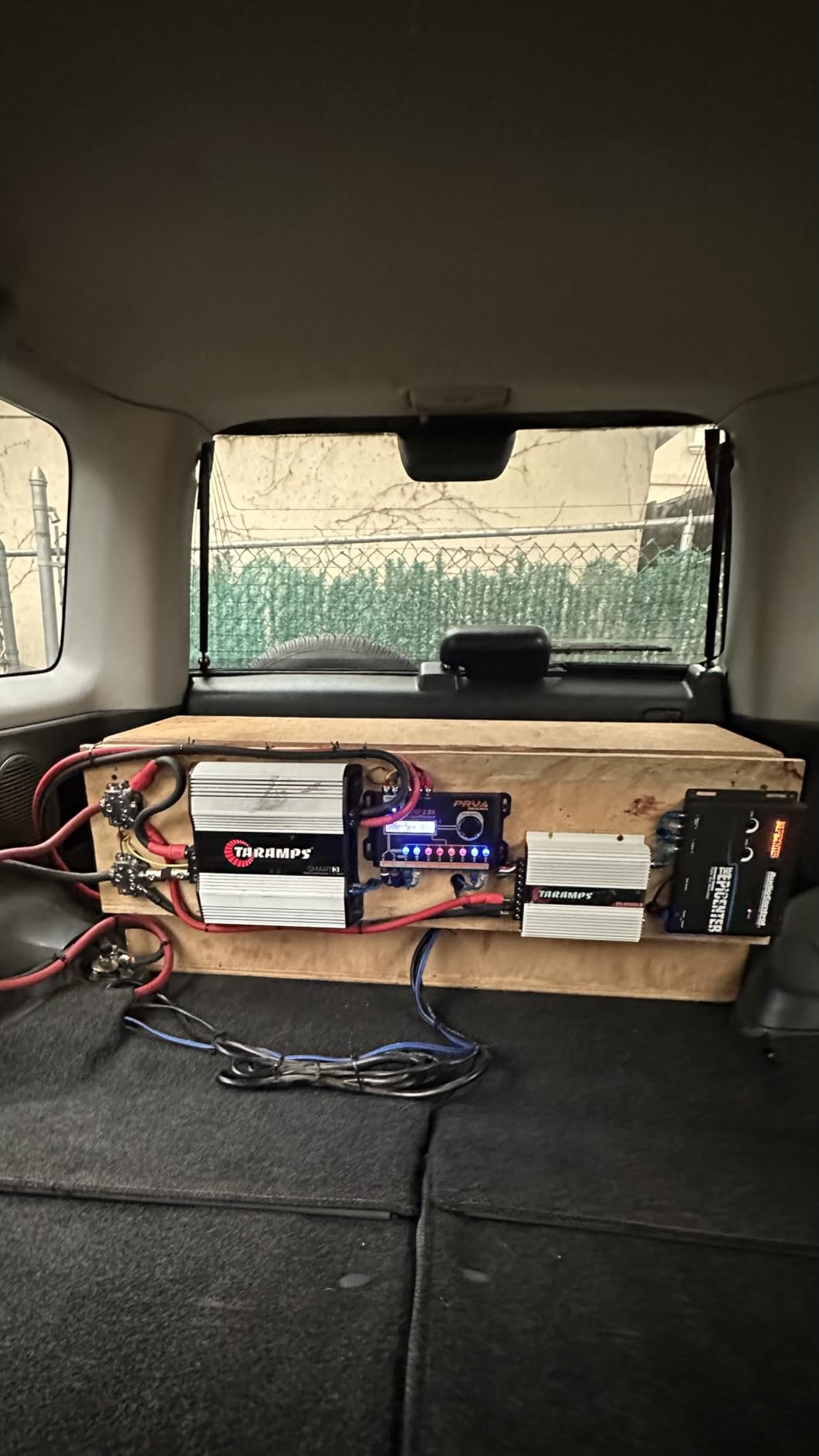 Taramps TS 800X4 2 Ohms 800W RMS Full Range 4-Channel Car Audio Amplifier | High-Level speaker inputs, automatic turn-on, Class D efficiency and bridgeable channels for OEM or aftermarket audio. customer photo 1