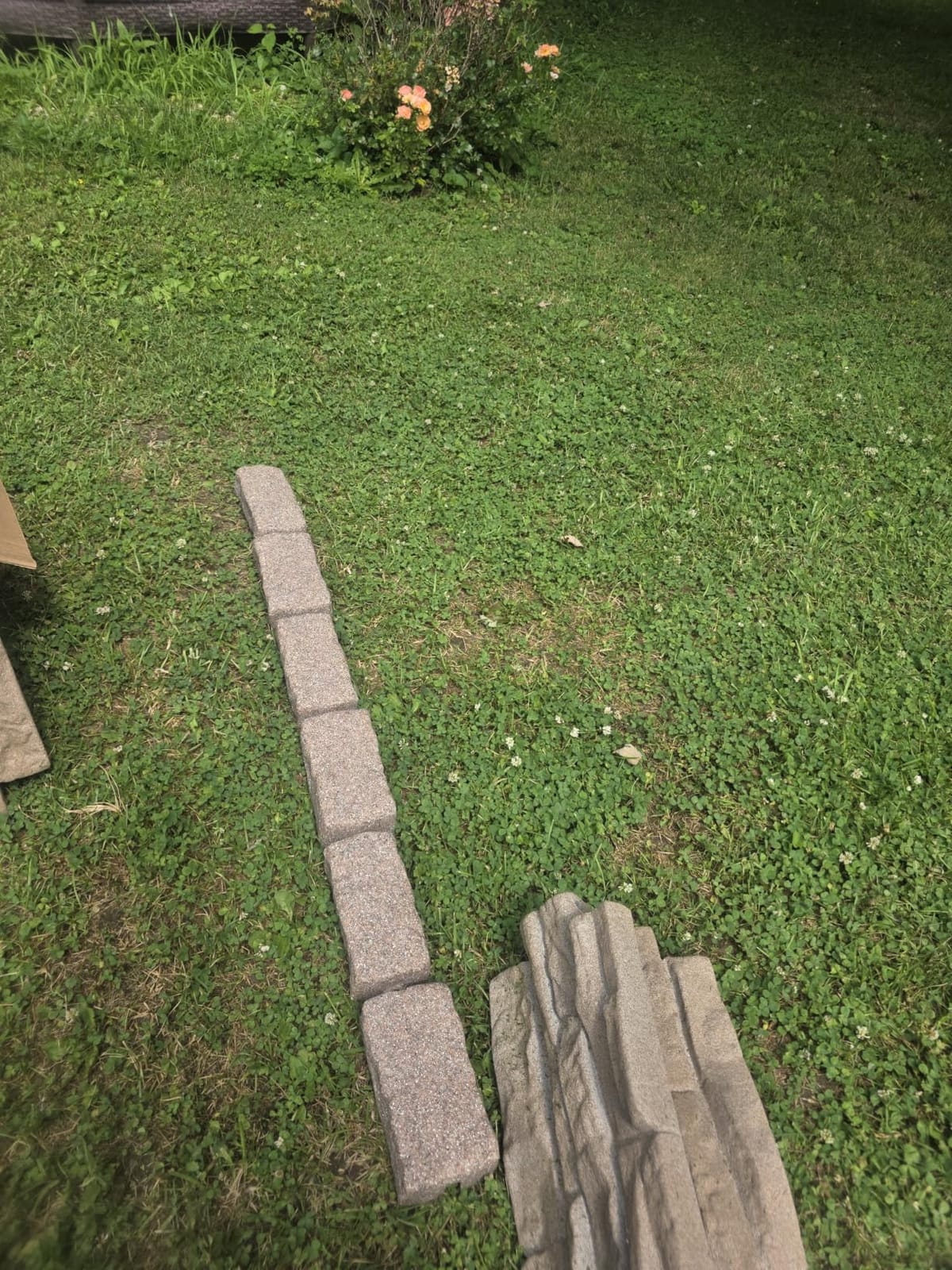 Beuta Landscape Edging | Garden Edging Border | Polyrock Bricks for Lawn Edging, Flower beds, Pathways & Yard Edging - 1 Pack | Each Section Has 6 Bricks 48