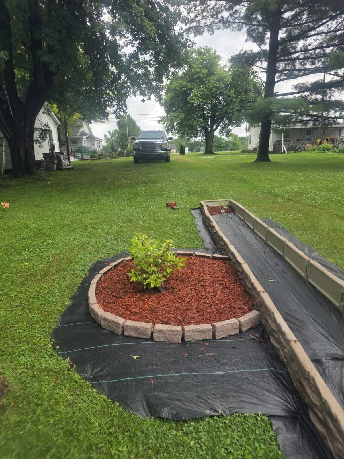 Beuta Landscape Edging | Garden Edging Border | Polyrock Bricks for Lawn Edging, Flower beds, Pathways & Yard Edging - 1 Pack | Each Section Has 6 Bricks 48