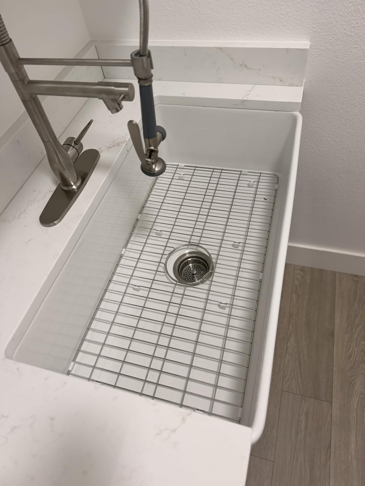 Miuara Farmhouse Sink 30 x 18 Inch White Fireclay Apron Front Kitchen Sink | For kitchen, Heavy duty fireclay single bowl, Resistant to stains, crack, heat & scratch customer photo 1