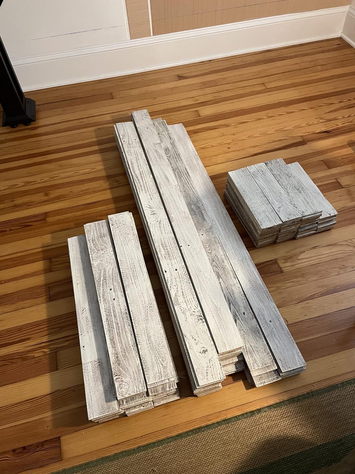 BARNWOODUSA Real Reclaimed Wood Planks, 10 sq ft Nail-Up Wood Wall Planks | Natural Weathered Gray, Real Barnwood Look, Easy-to-Install Rustic Wall Panels, Wood Planks for Accent Walls & Backdrops customer photo 2