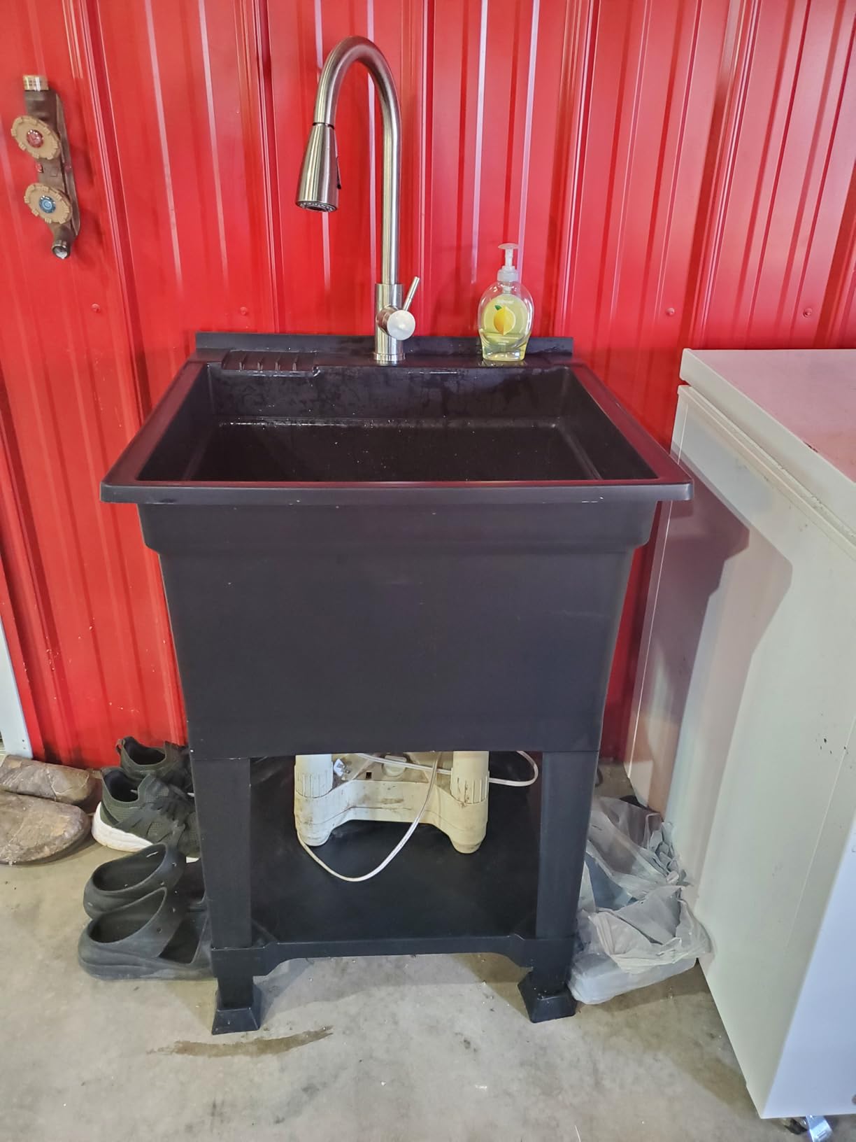 UTILITYSINKS Utility Sink Black - Quick Connect Drain - 24 x 24 in | Resin Construction, Freestanding Design, 37 in Height, Pull Out Faucet, Adjustable Leveling Feet, Bottom Storage Tray customer photo 2