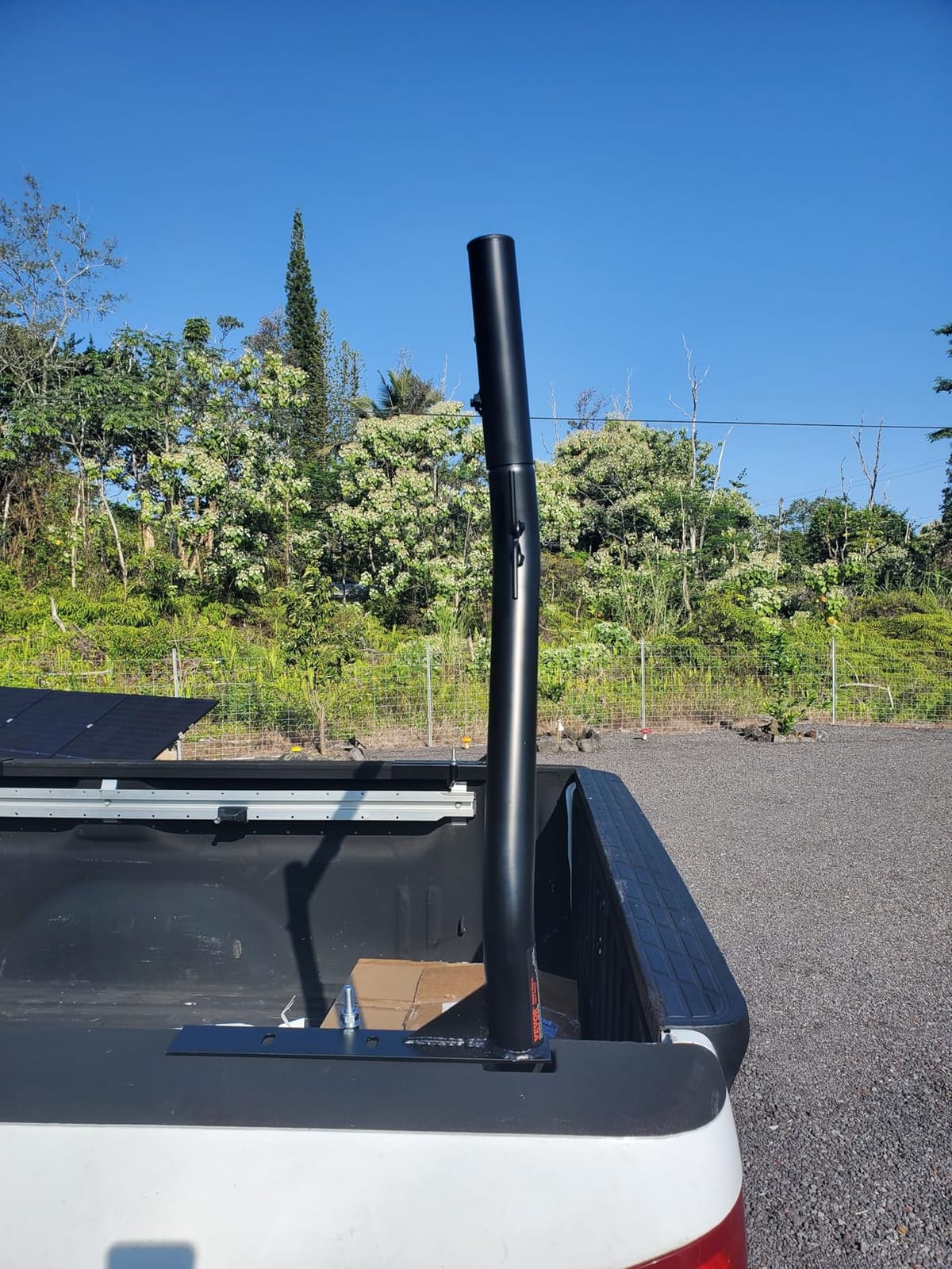 VEVOR Extendable Steel Truck Ladder Rack - 800 lbs Capacity, 46-71 inch, Non-Drilling for Kayak, Surfboard, Lumber, Ladder customer photo 2